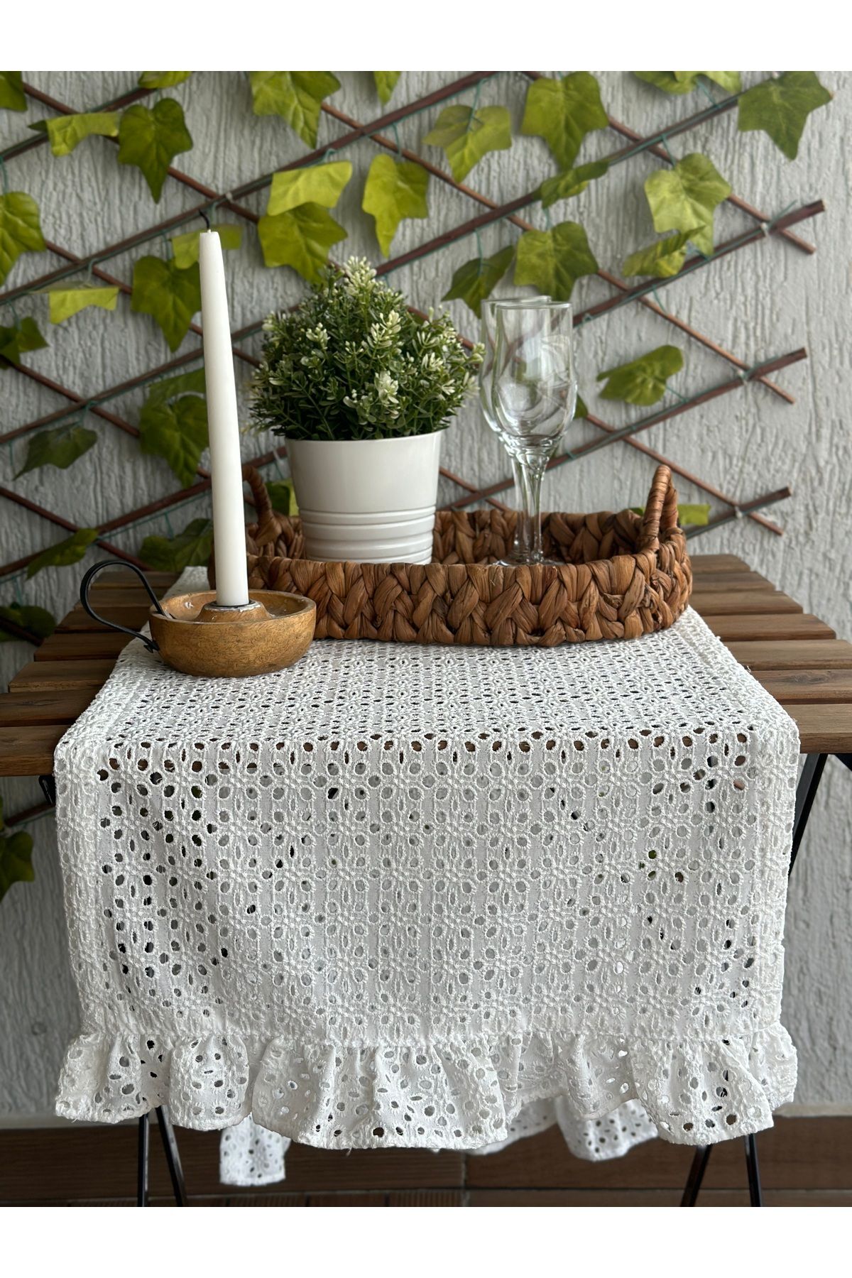 Beyaz Fisto Tek Kat Fırfırlı Runner