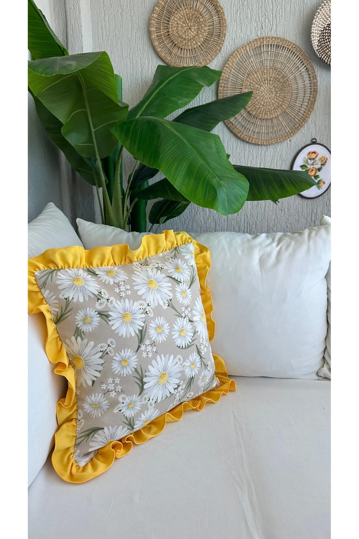 Retro Çiçek ve Ağaç Desenli Fırfırlı Kırlent Kılıfı