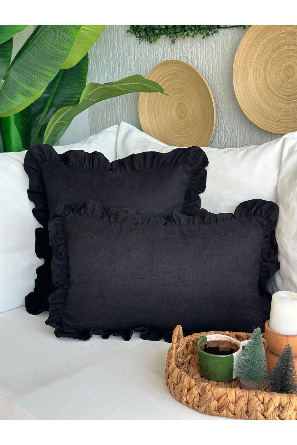 Kadife Doku Vintage Fırfırlı Siyah Renk Kırlent Kılıfı