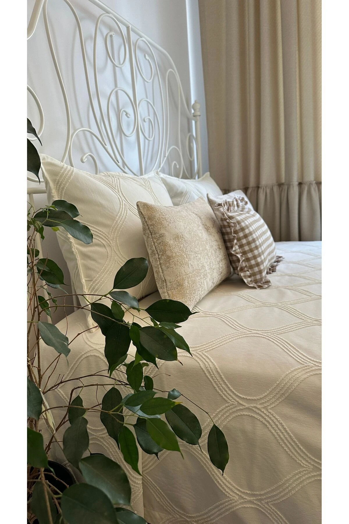 Nakışlı Yatak Örtüsü Pike Takımı Çift Kişilik