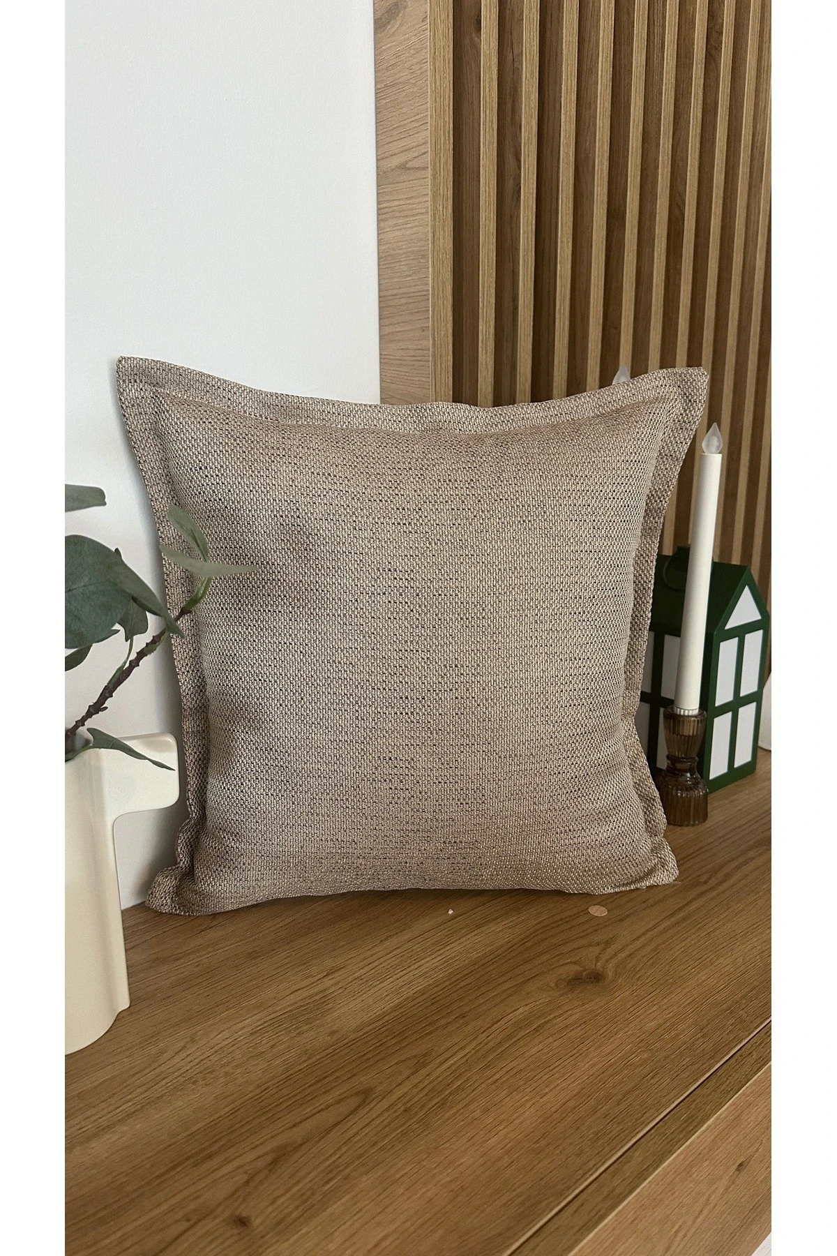 Bej Bronz Detaylı Kırlent Kılıfı