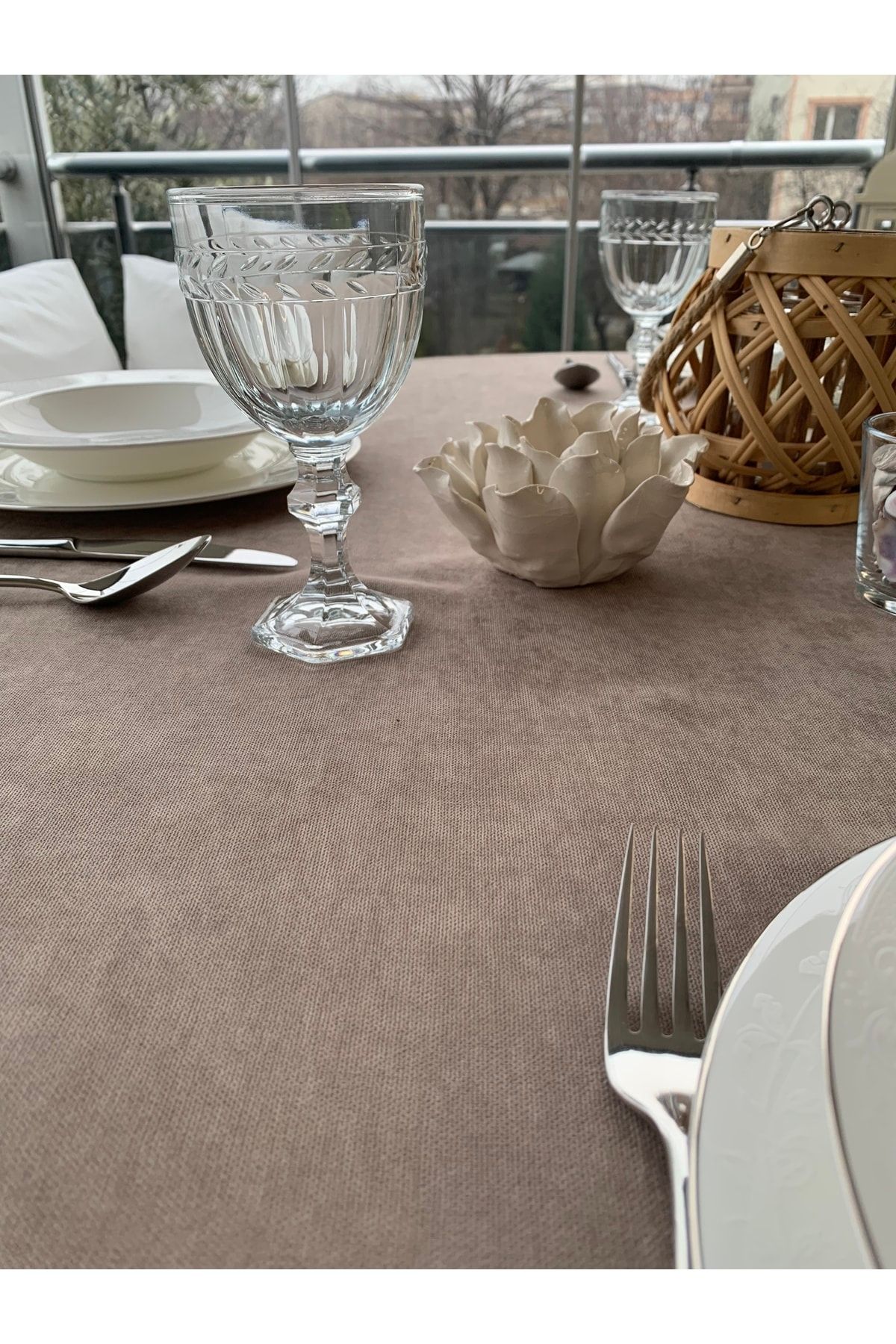 Kadife Dokulu Dertsiz Yuvarlak Leke Tutmaz Masa Örtüsü