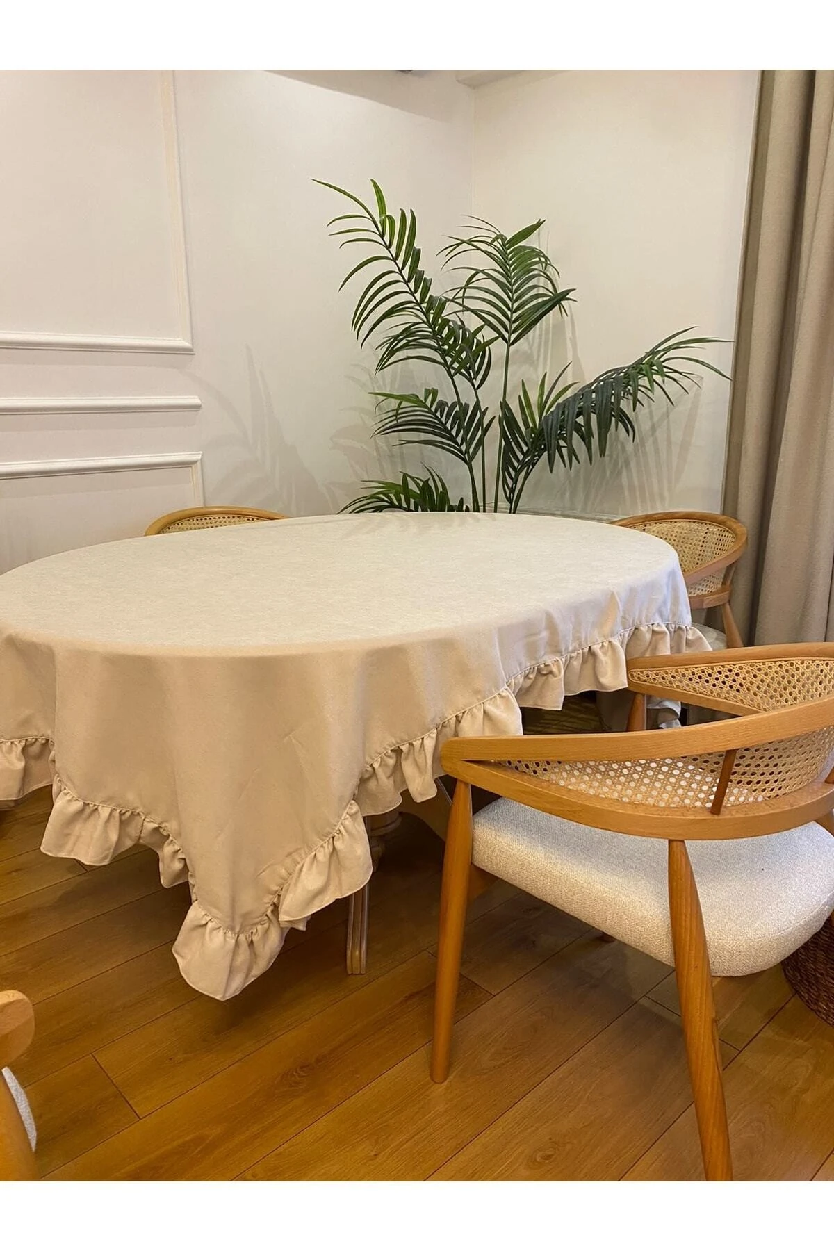 Kadife Dokulu Vintage Fırfırlı Taş - Açık Bej Dikdörtgen Dertsiz Masa Örtüsü