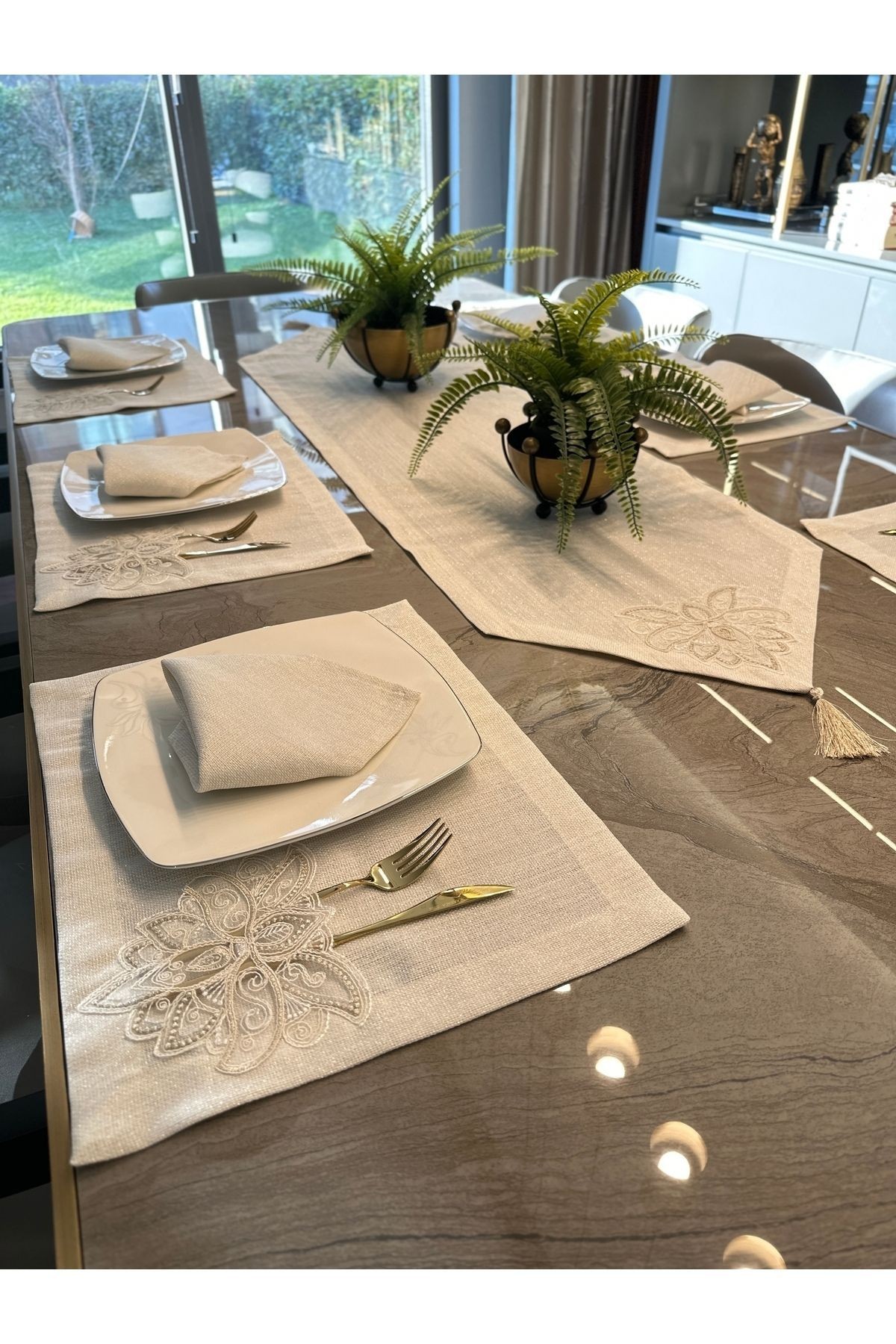 7 Parça Linen Fransız Dantelli Köşe Püsküllü Gold Simli Ekru Amerikan Servis Ve Runner Set