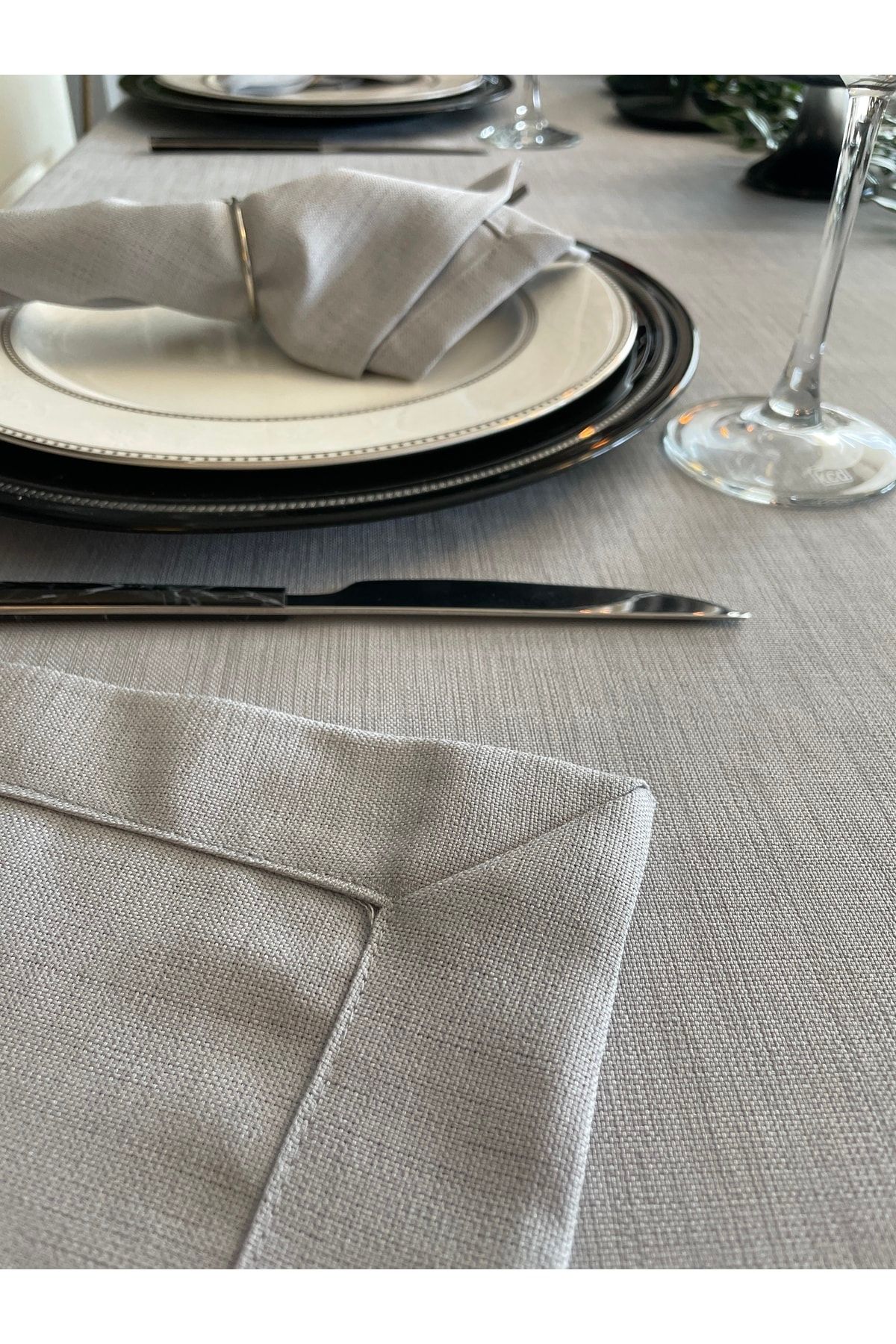 Keten Dokulu Dertsiz Açık Gri Masa Örtüsü