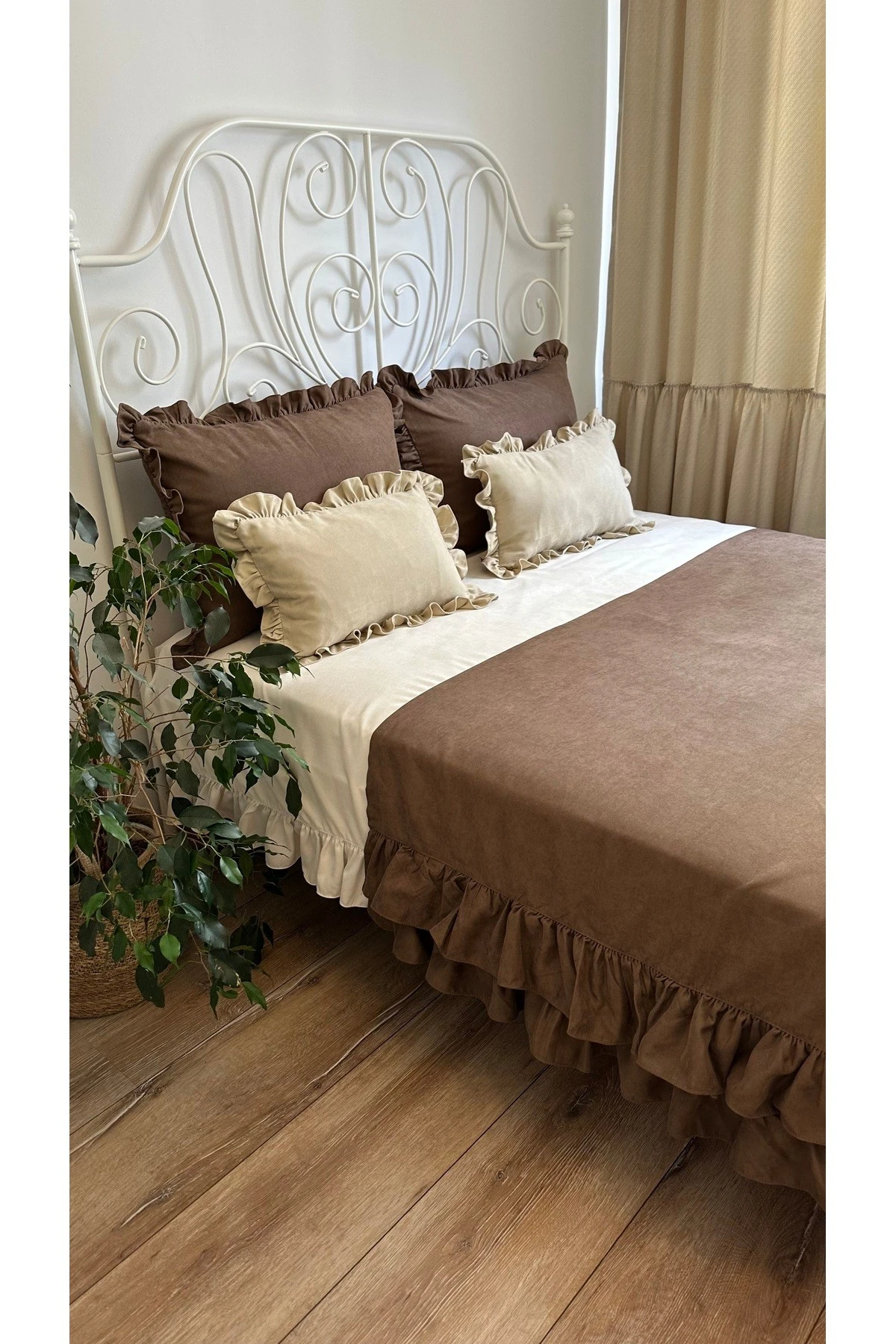 Kahverengi Rengi Çift Kat Fırfırlı Yatak Runner ve Yastık Kılıfı Çift Kişilik 3 PARÇA