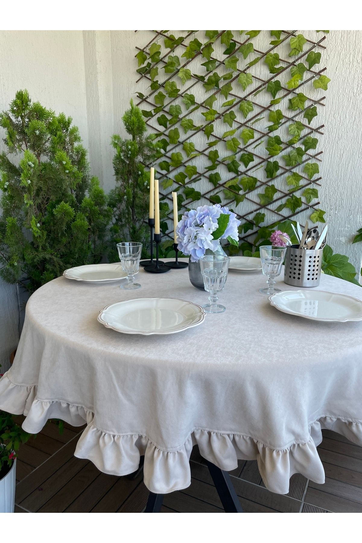 Kadife Dokulu Dertsiz Taş Rengi Fırfırlı Vintage Yuvarlak Dertsiz Masa Örtüsü