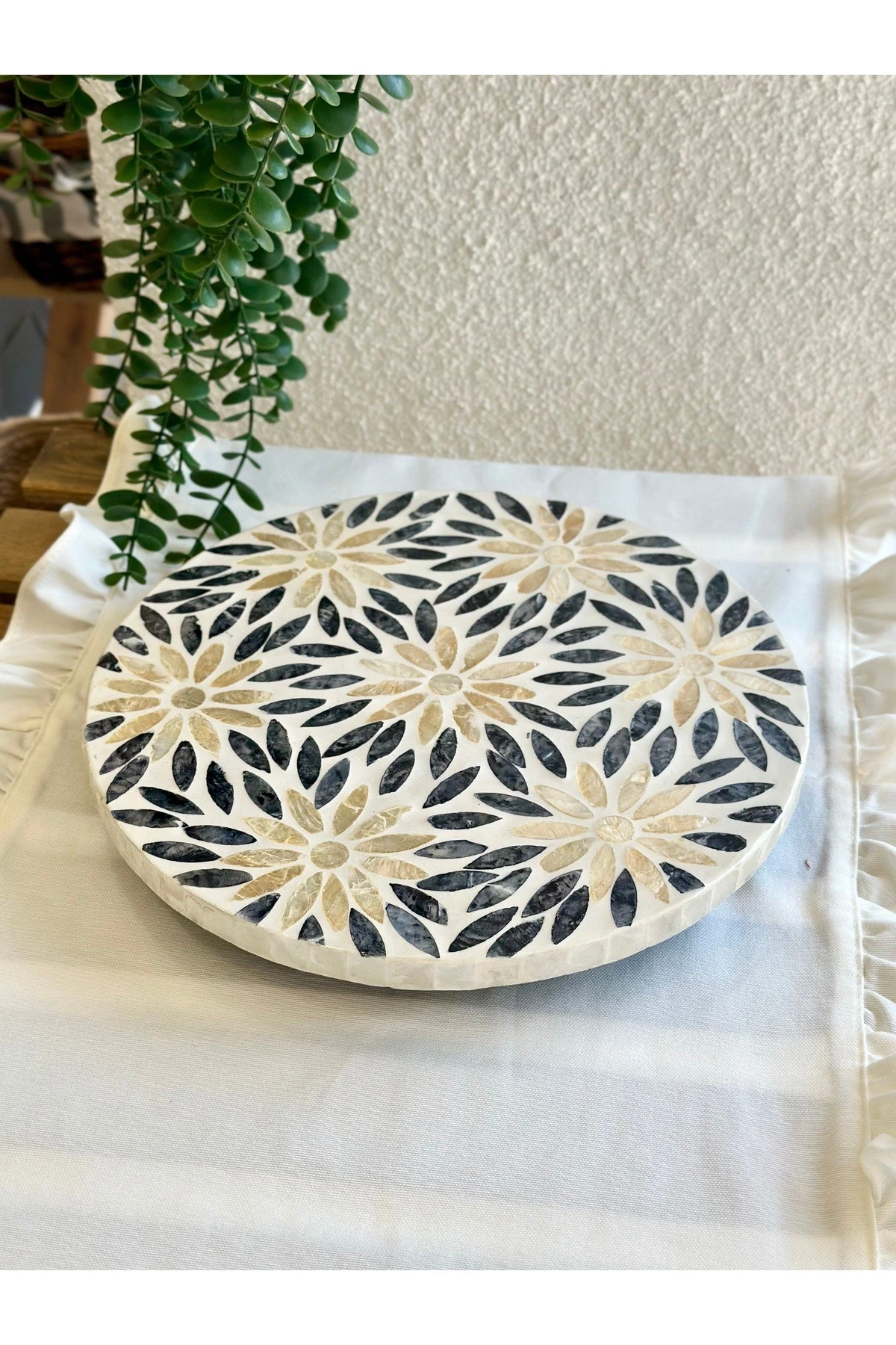 El Yapımı Doğal Taş Detaylı Gri Ekru Döner Sunum Tabağı