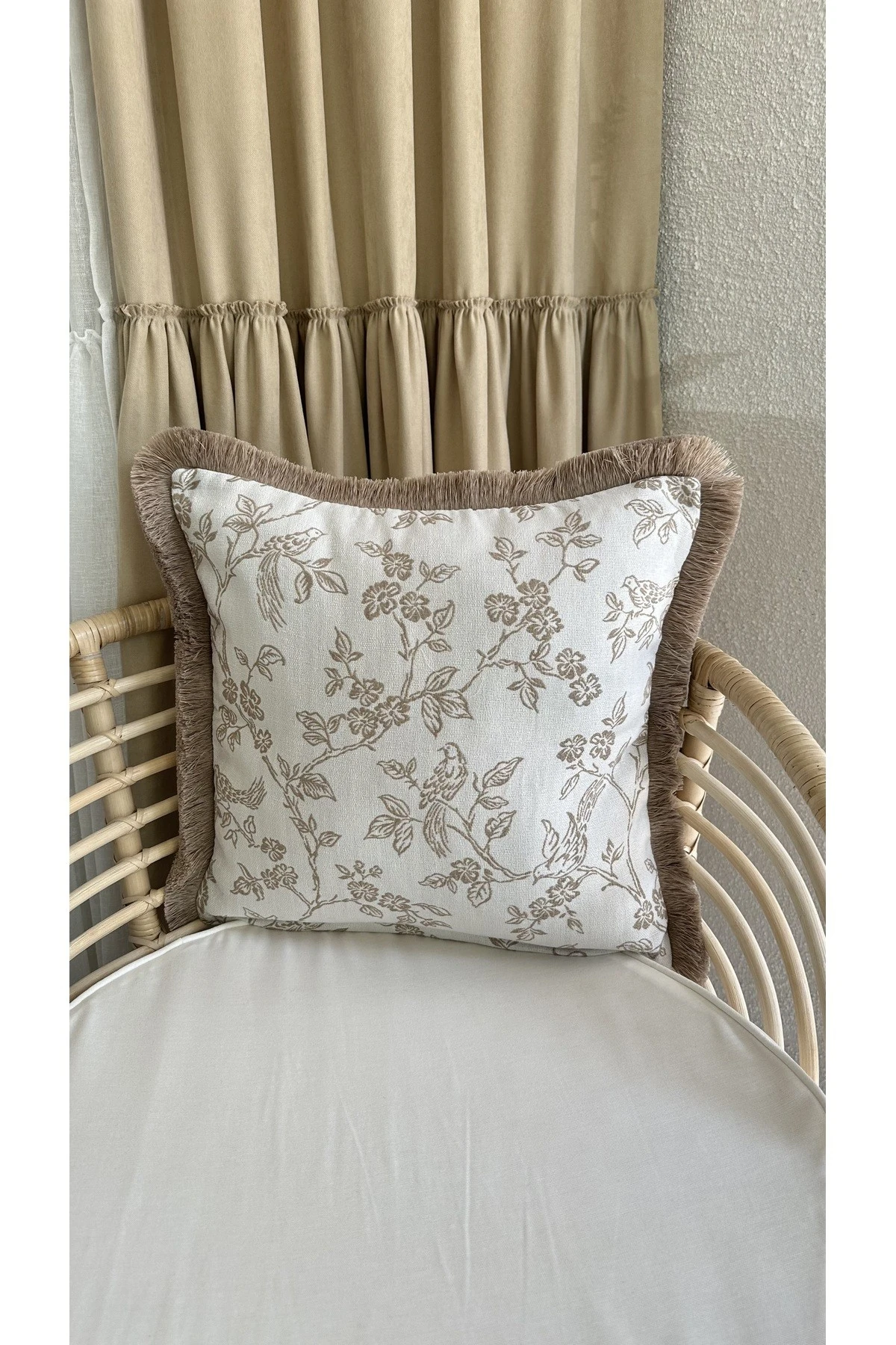 Püsküllü Kuş Desenli Bej Kırlent Kılıfı Dokuma Kumaş 1 ADET