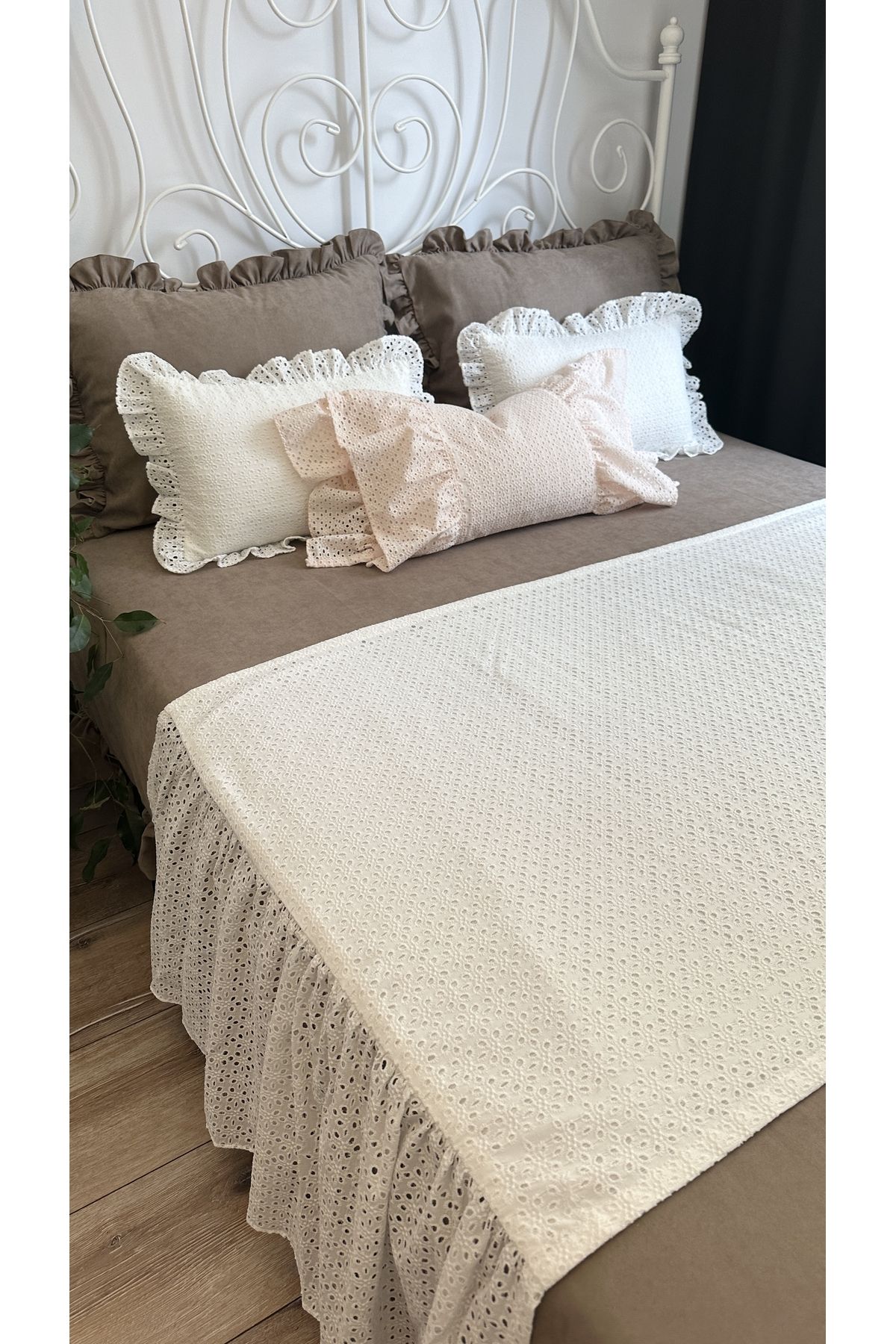 Somon Renk Fisto Fırfırlı Kırlent Kılıfı