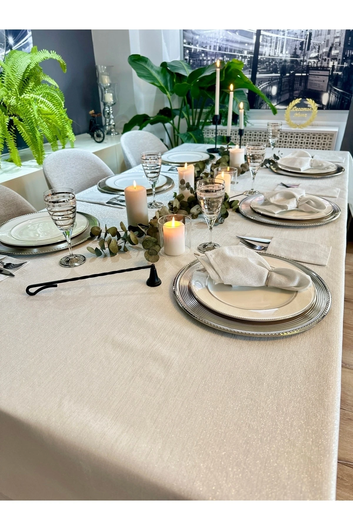 Keten Dokulu Simli Köşe Fransız Dantelli Masa Örtüsü