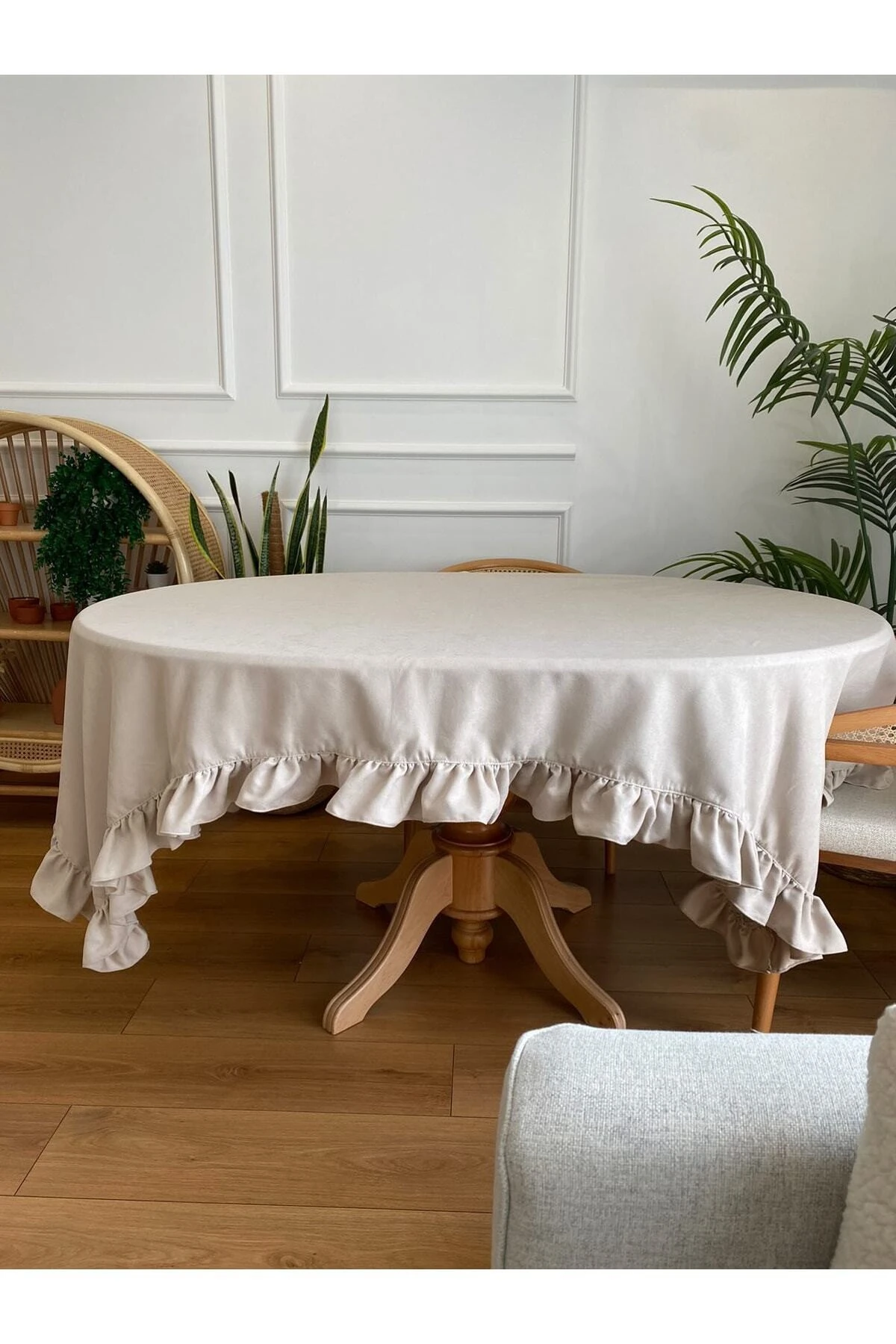 Kadife Dokulu Vintage Fırfırlı Taş - Açık Bej Dikdörtgen Dertsiz Masa Örtüsü