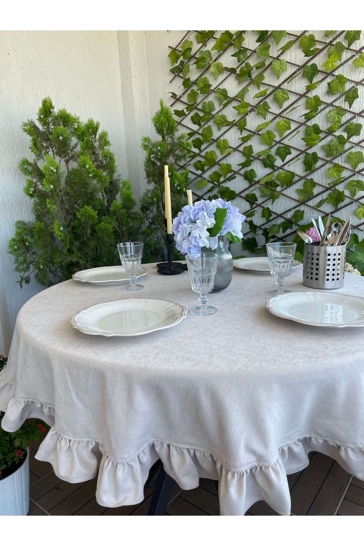 Kadife Dokulu Dertsiz Taş Rengi Fırfırlı Vintage Yuvarlak Dertsiz Masa Örtüsü