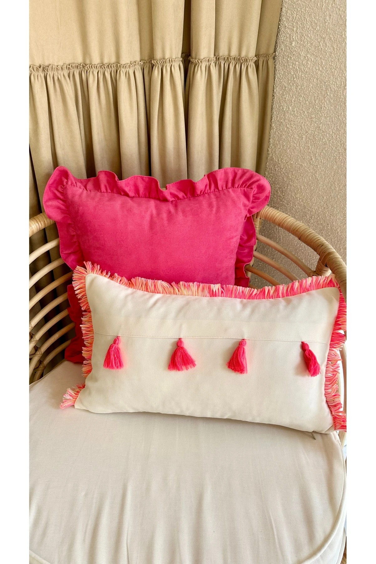 Ekru Pembe Püsküllü Kırlent Kılıfı 1 adet