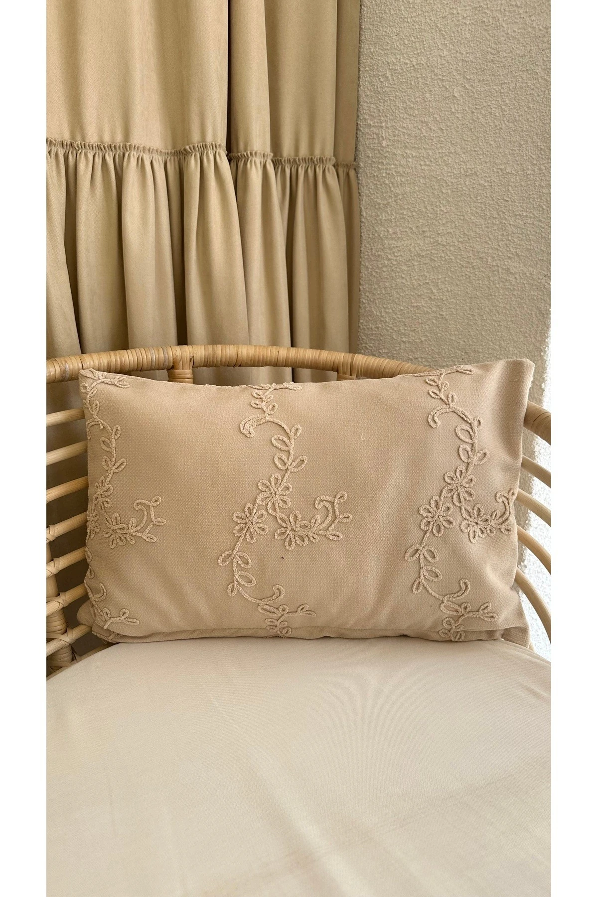 Nakış Detaylı Bej Kırlent Kılıfı Ekru, Gri, Pembe