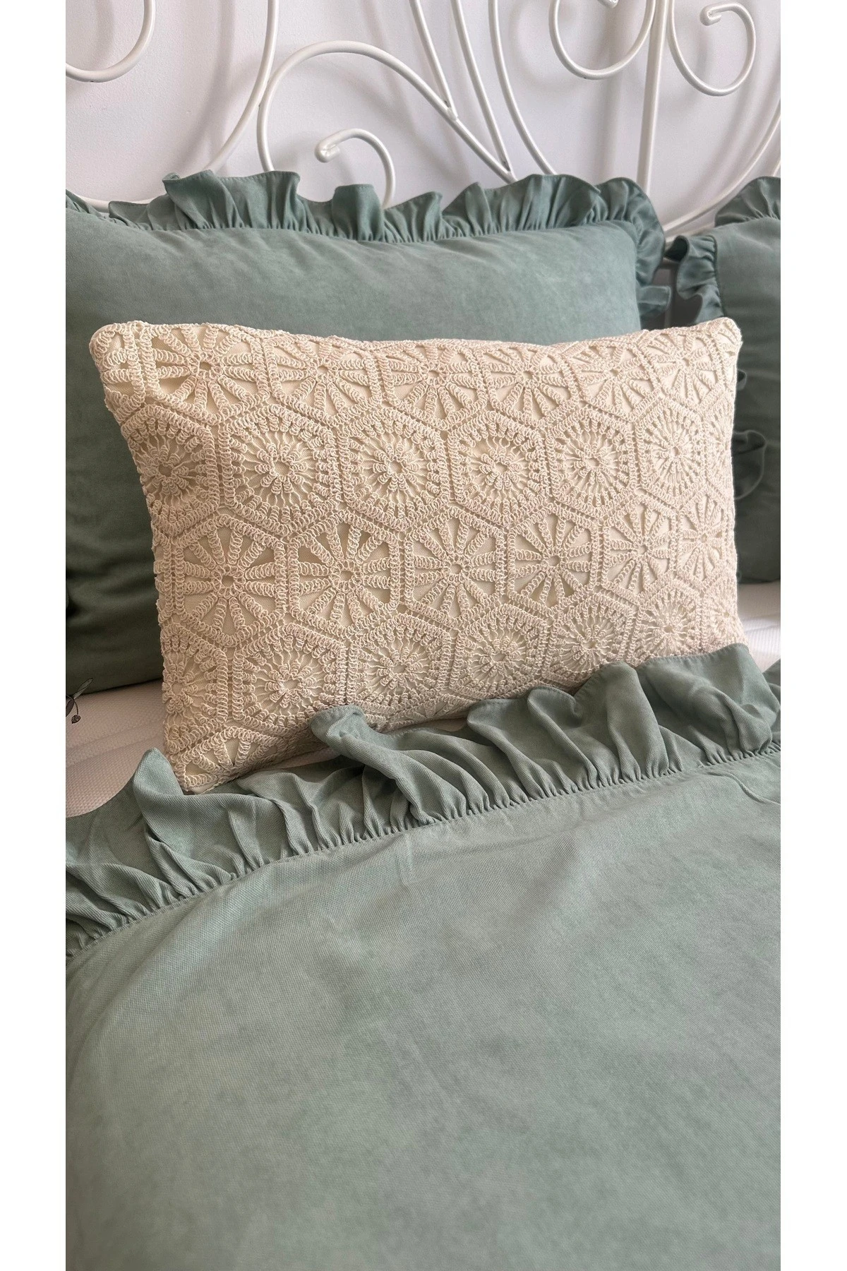 Ekru Dantel Detaylı Bohem Kırlent Kılıfı