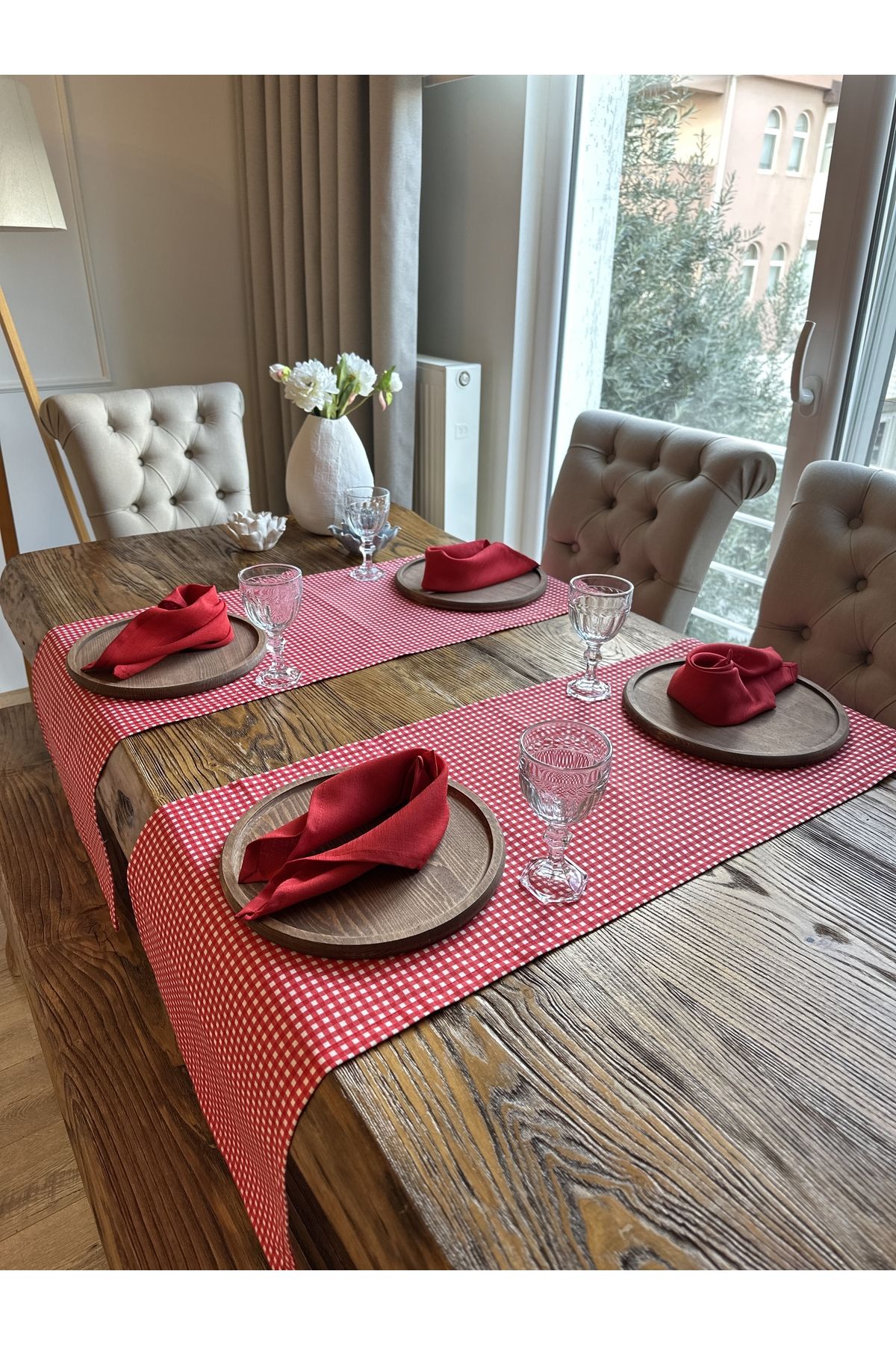 Leke Tutmaz Su Itici Özellikli Pötikare Kırmızı Düz Runner