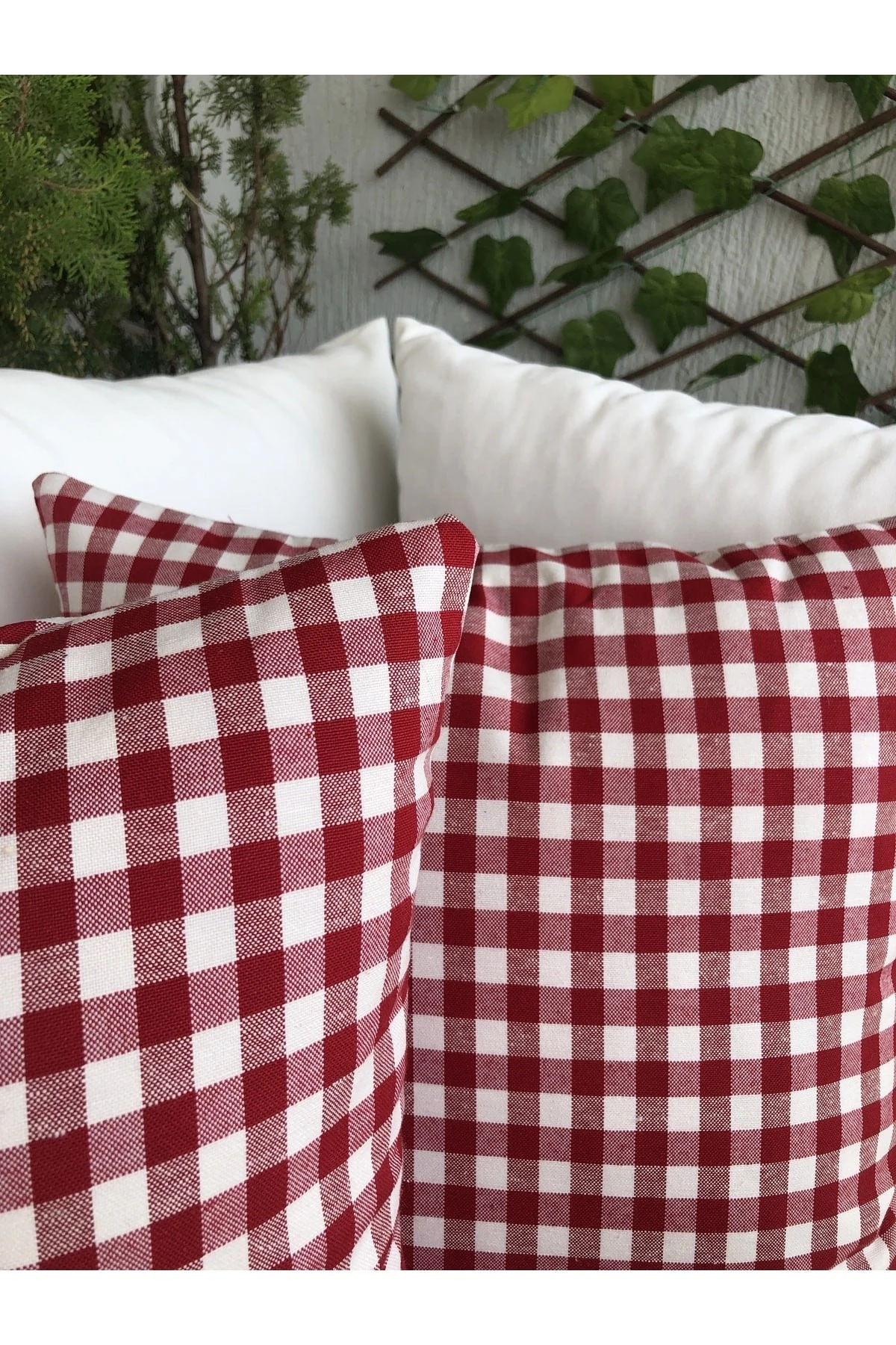 Pötikareli Kırmızı Kırlent Kılıfı 43 x 43 cm