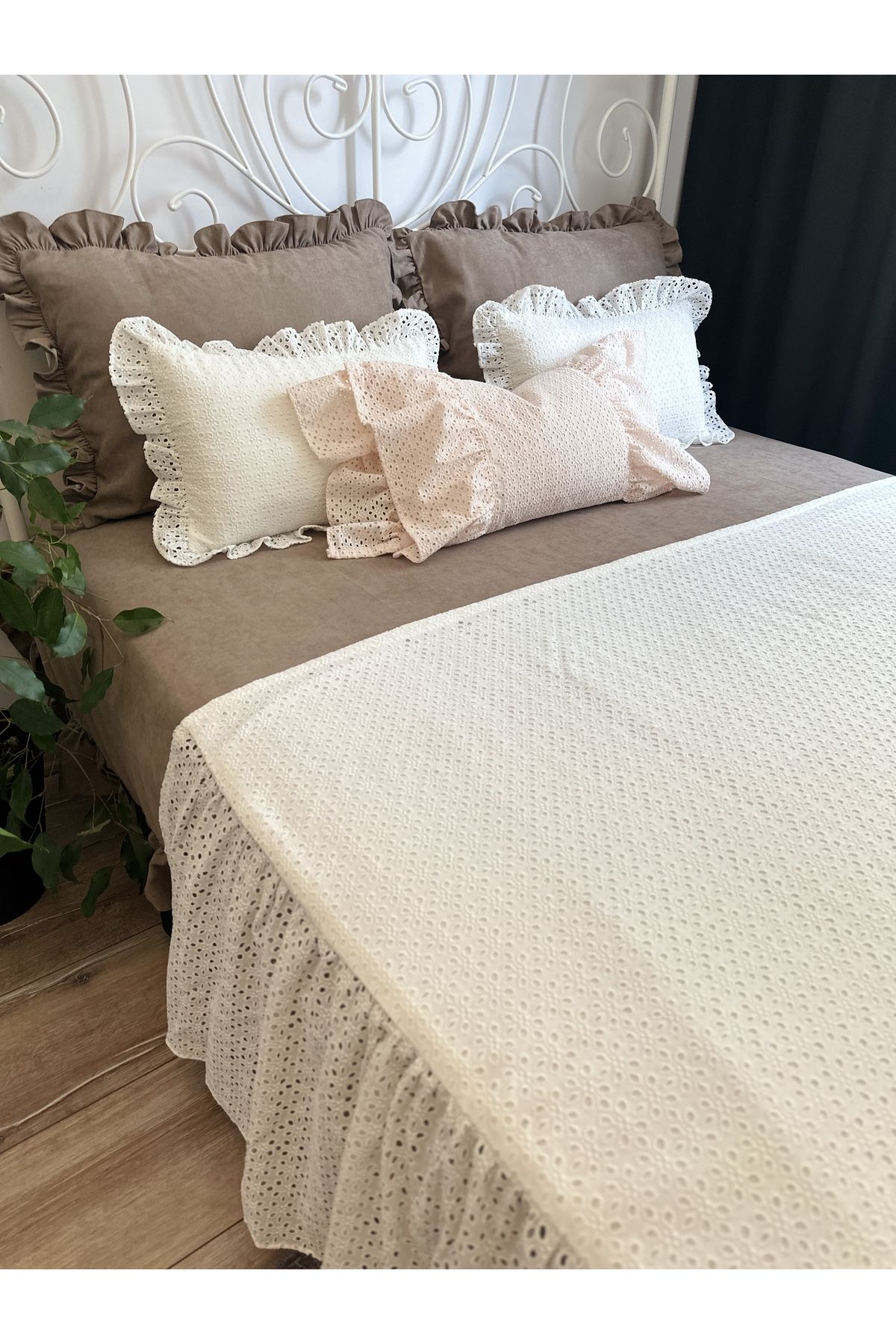 Somon Renk Fisto Fırfırlı Kırlent Kılıfı