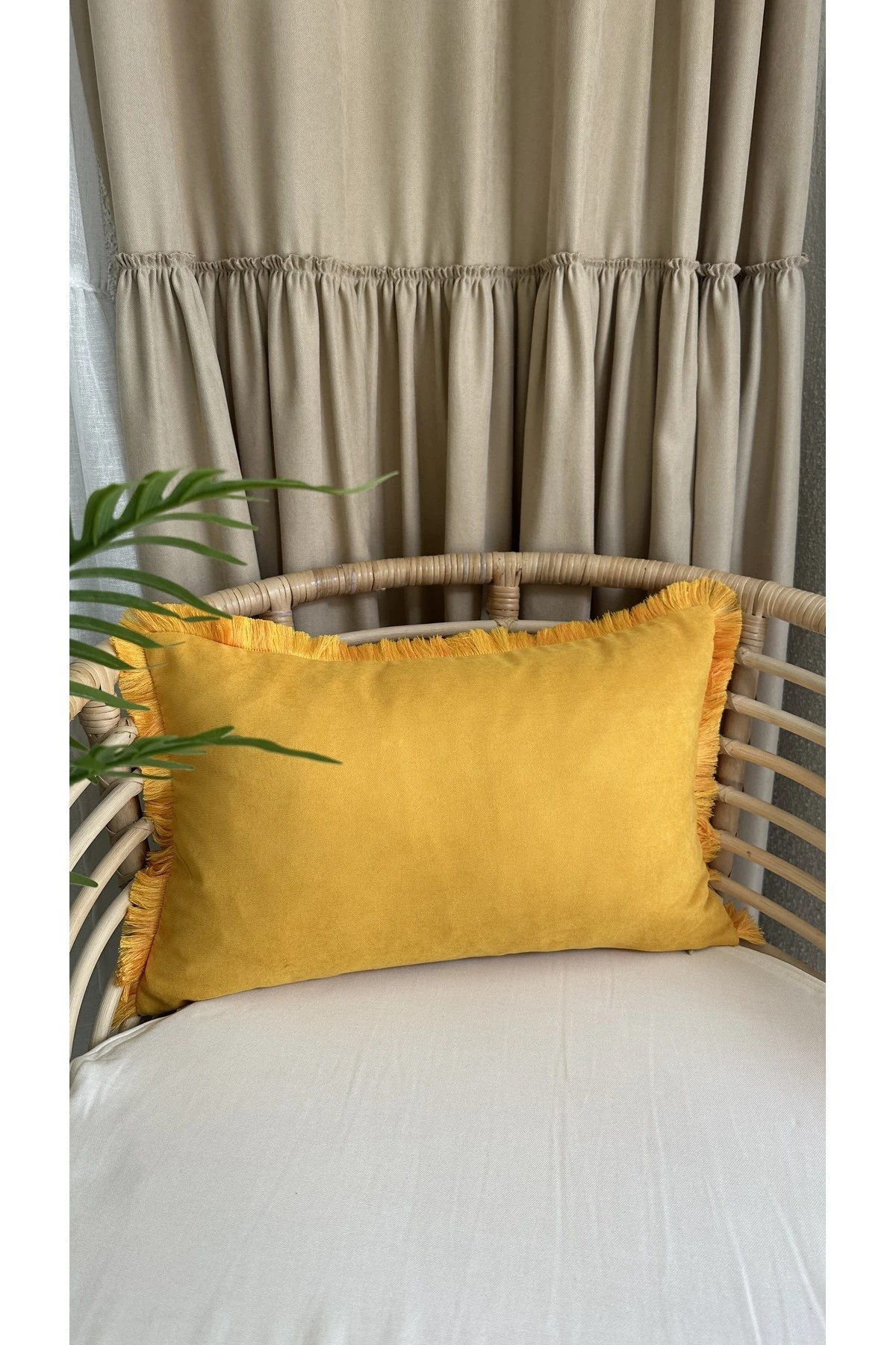 Püsküllü Hardal Sarı Kırlent Kılıfı