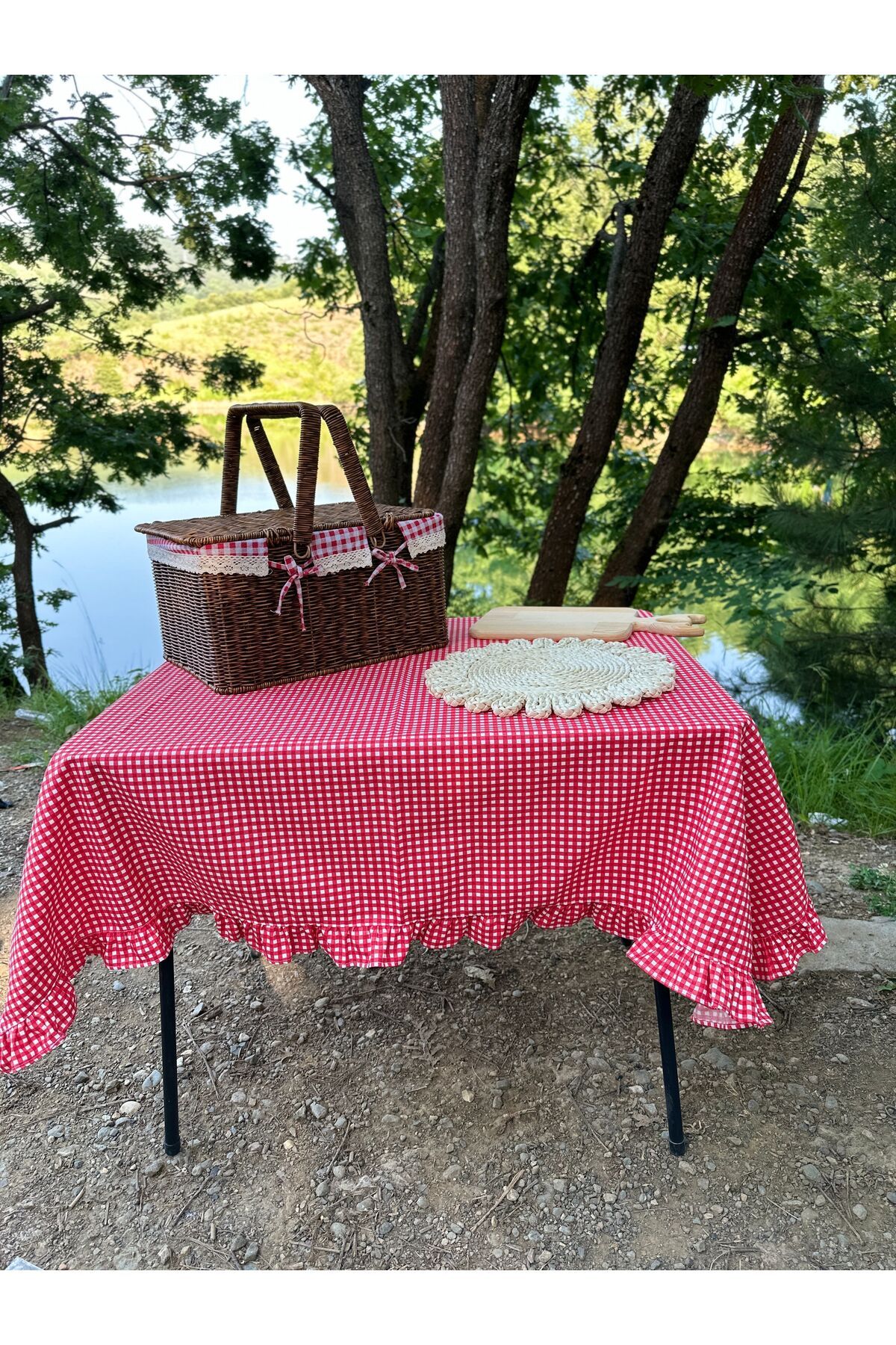 Kırmızı Pötikare Fırfırlı Dertsiz Leke Tutmaz Masa Örtüsü Piknik Örtüsü