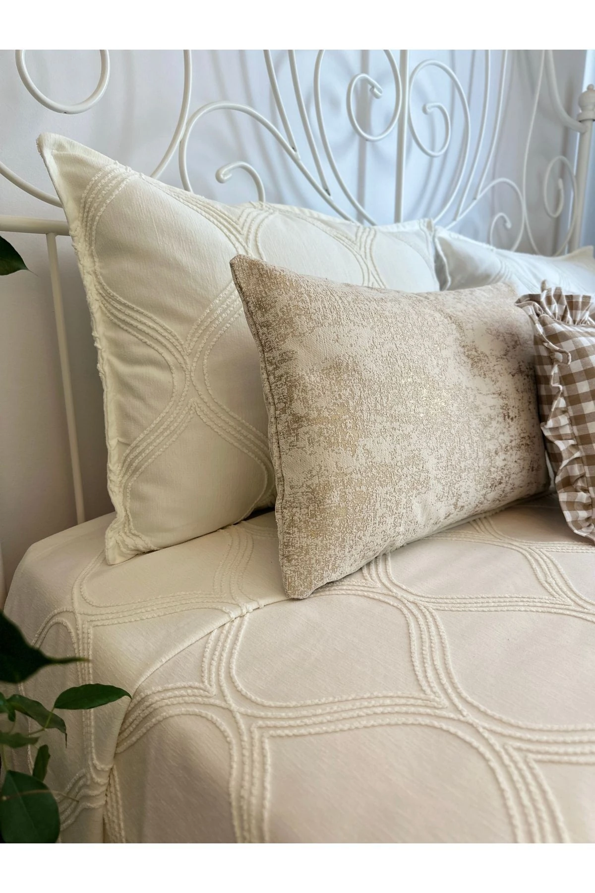 Nakışlı Yatak Örtüsü Pike Takımı Çift Kişilik