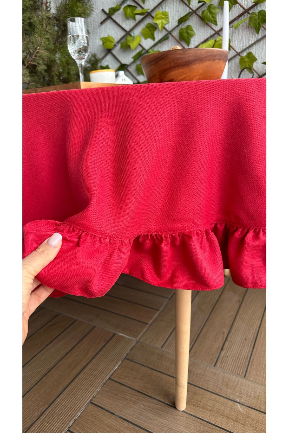 Kadife Dokulu Dertsiz Fırfırlı Vintage Yuvarlak Masa Örtüsü