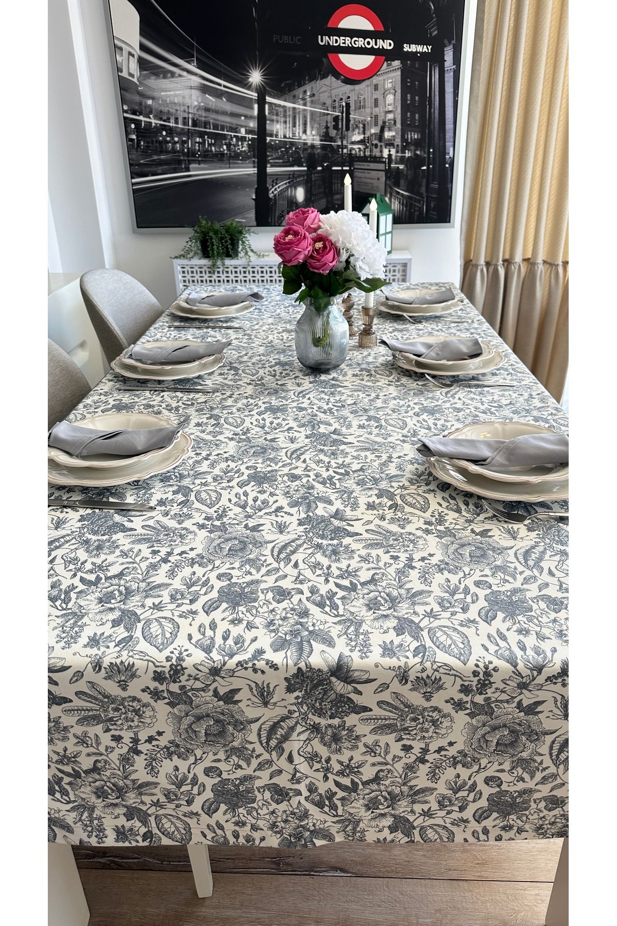 Leke Tutmaz Çiçek Desenli Kenar Bordürlü Masa Örtüsü