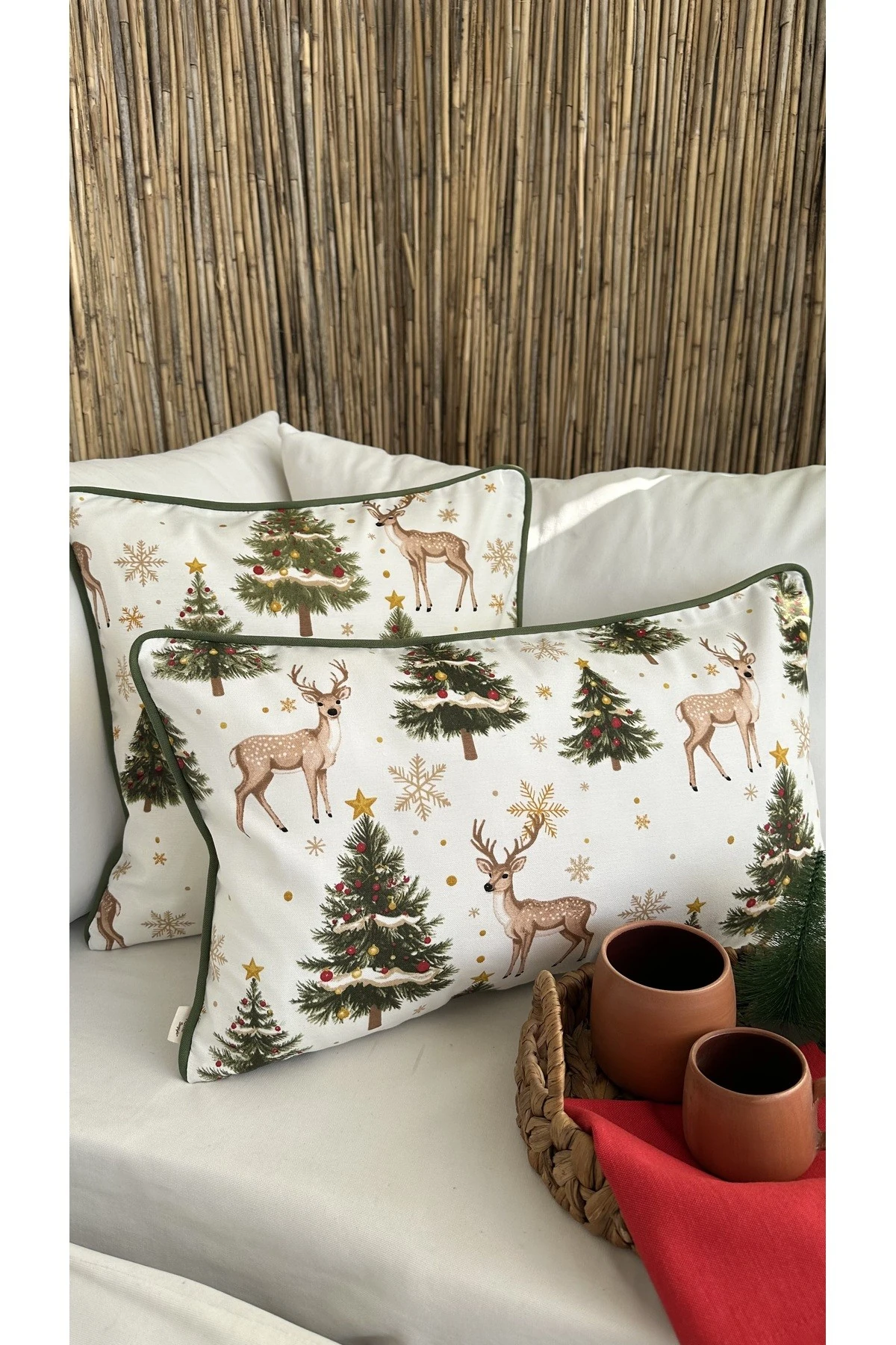 Yeni Yıl Temalı Ceylan Desenli Beyaz Yeşil Bej Gold Kırlent Kılıfı Yılbaşı