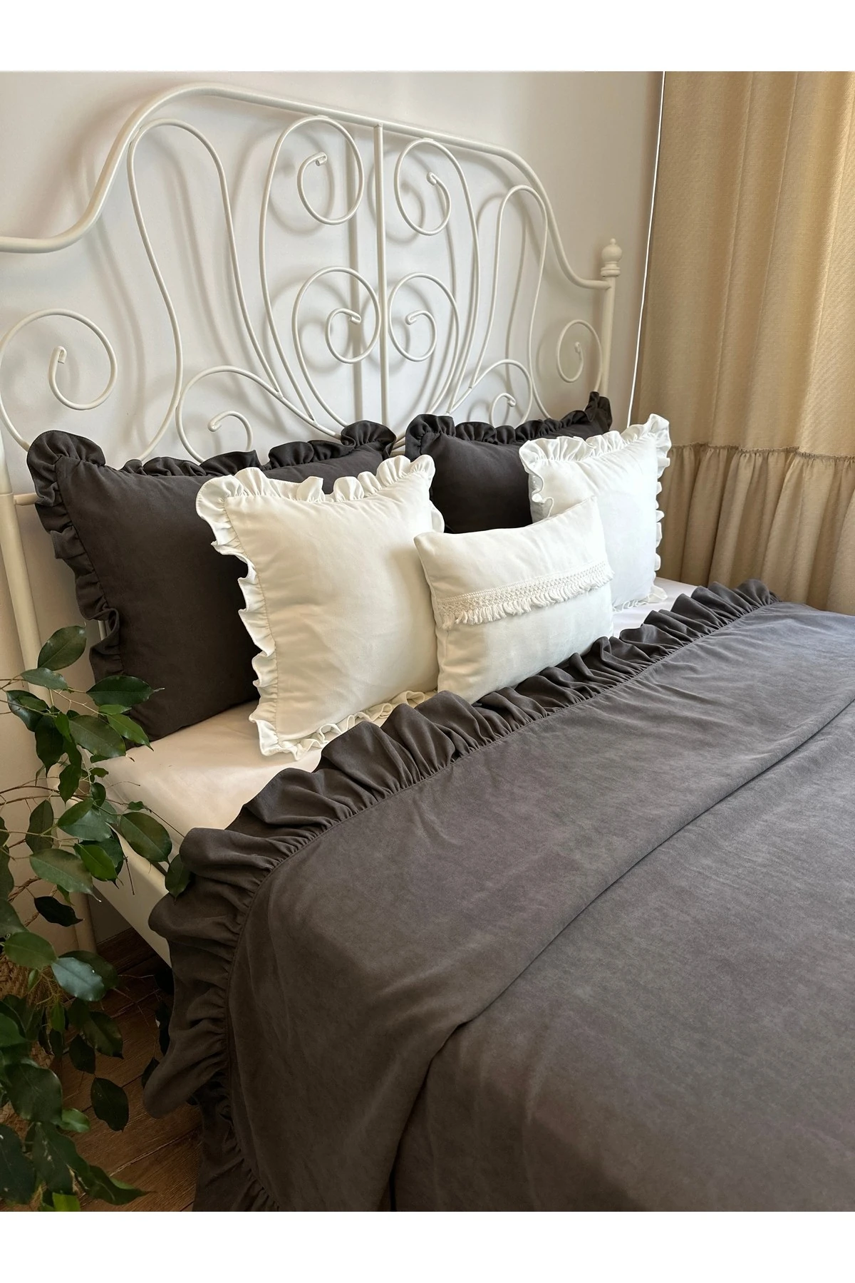 Vintage Adaçayı Yeşili Fırfırlı Yatak Örtüsü Çift Kişilik 3 Parça - Füme