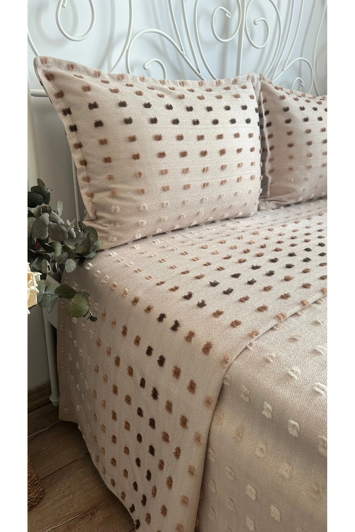 Lale Model Bej / Kahverengi Yatak Örtüsü Ve Pike Takımı Çift Kişilik