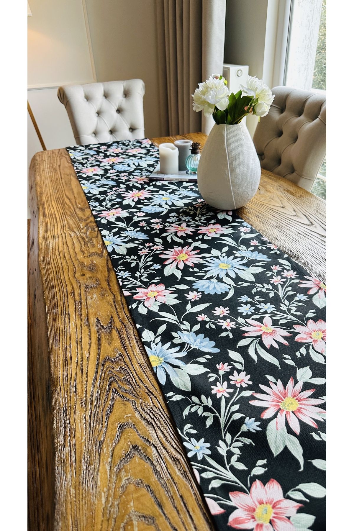 Siyah Dertsiz Çiçek Desenli Püsküllü Runner