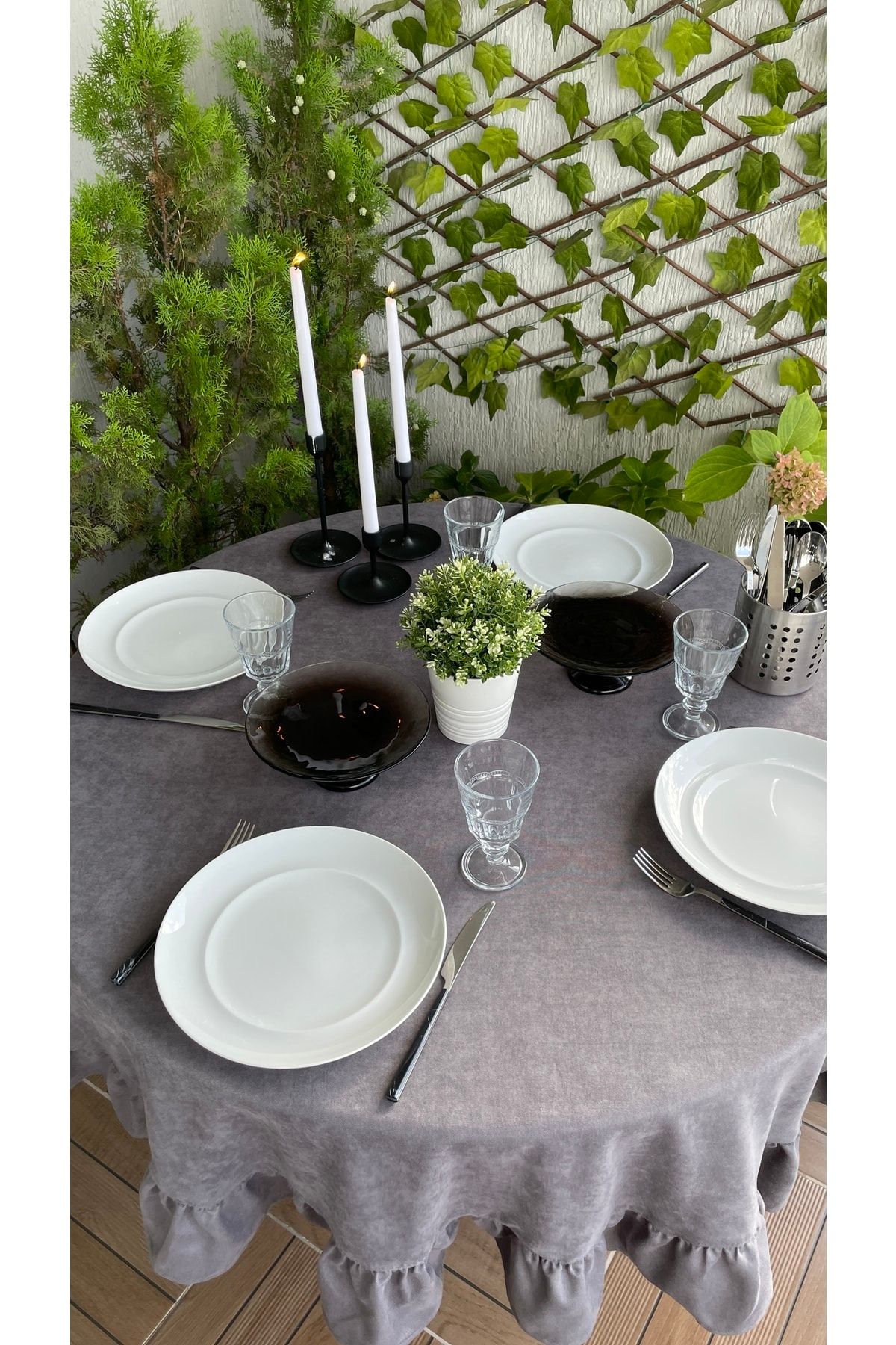Kadife Dokulu Dertsiz Vintage Fırfırlı Füme Gri Yuvarlak Masa Örtüsü