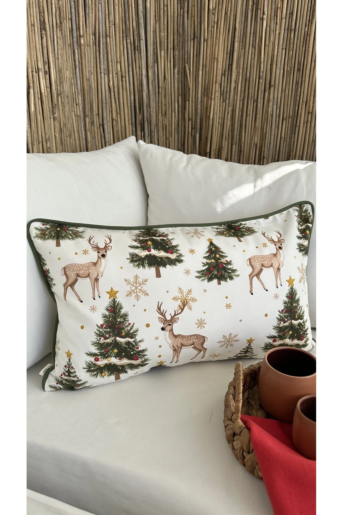 Yeni Yıl Temalı Ceylan Desenli Beyaz Yeşil Bej Gold Kırlent Kılıfı Yılbaşı