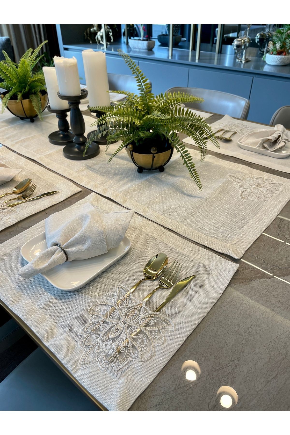 12 Kişilik Linen Fransız Dantelli Gold Simli Ekru Amerikan Servis Ve Runner Set 13 PARÇA (PEÇETESİZ)