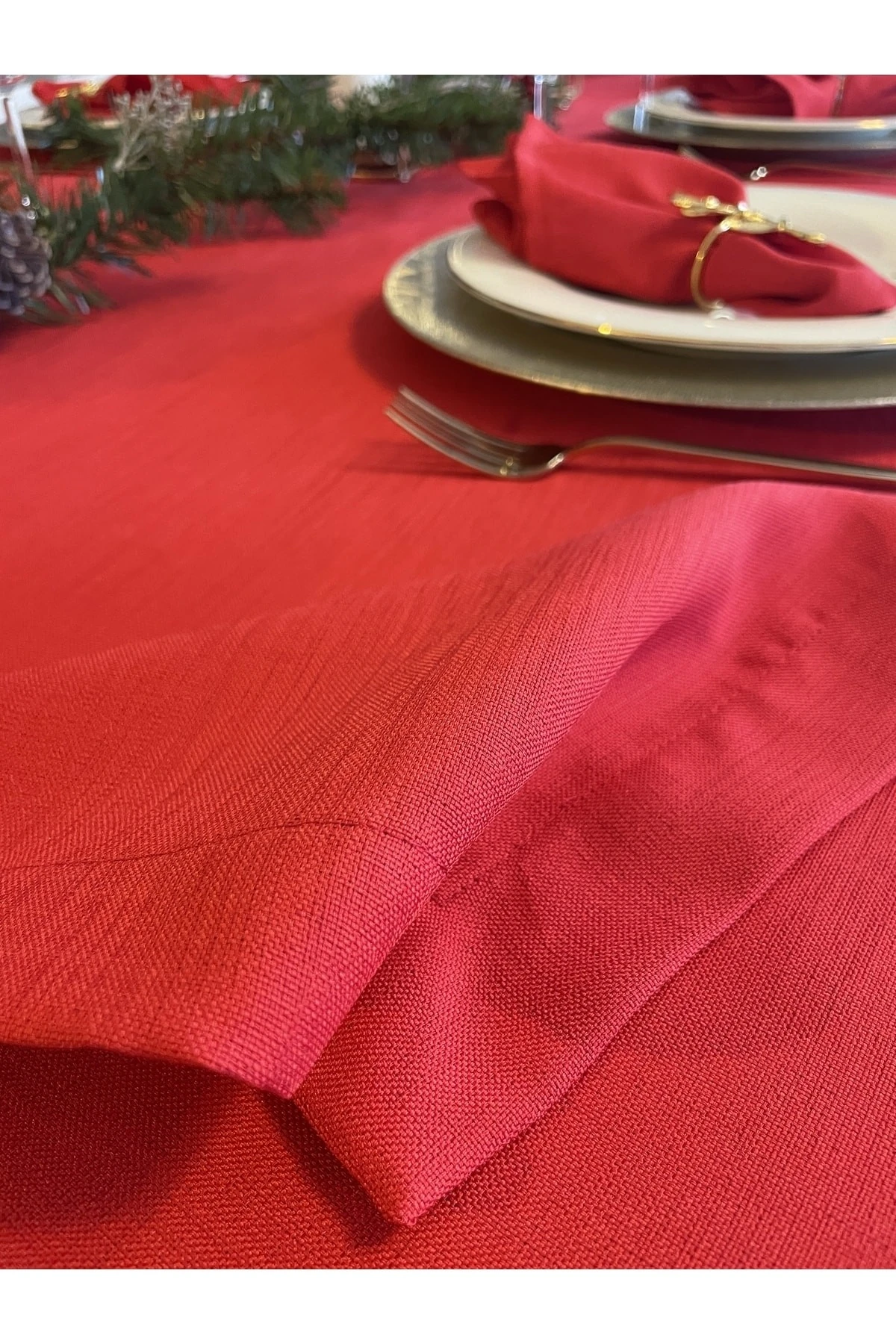 Keten Dokulu Kırmızı Masa Örtüsü Yılbaşı Masası
