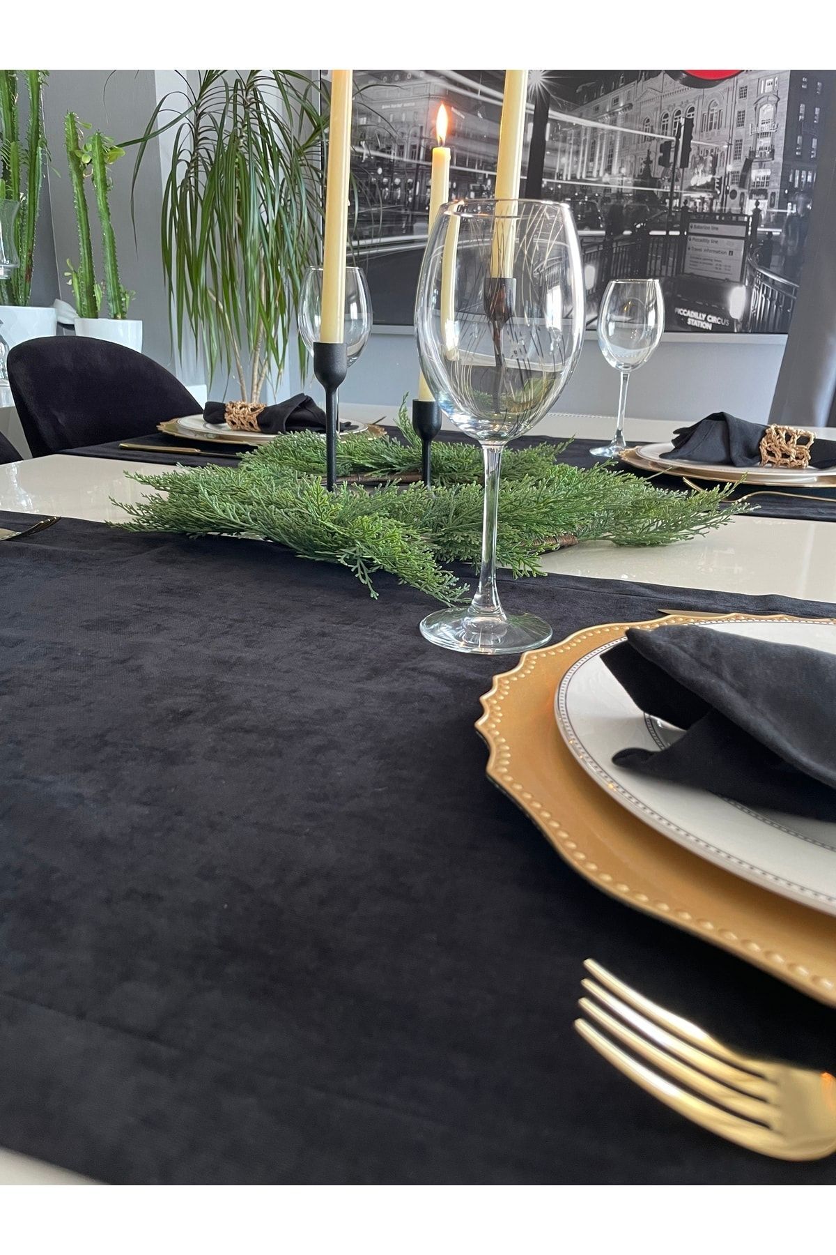 Kadife Dokulu Siyah Runner