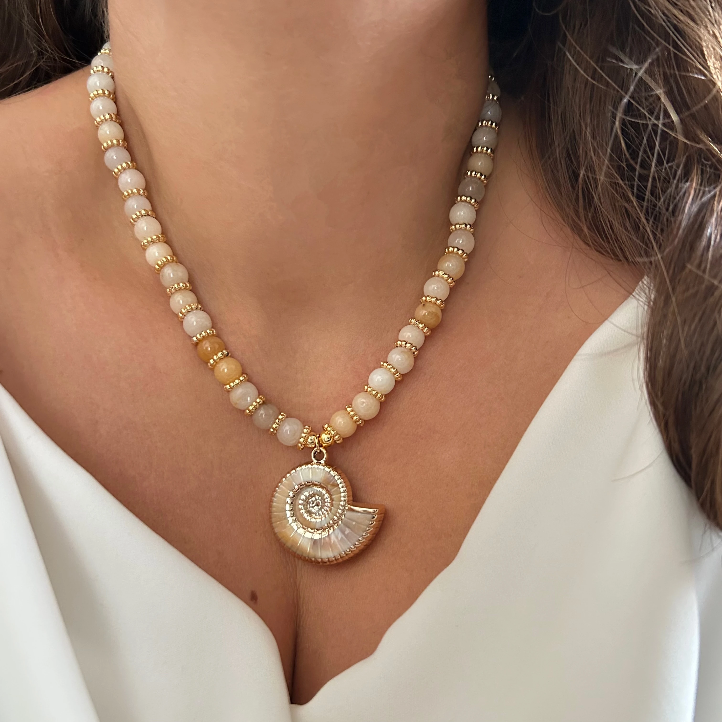 Akik Taşlı Özel Tasarım Deniz Kabuğu Kolye