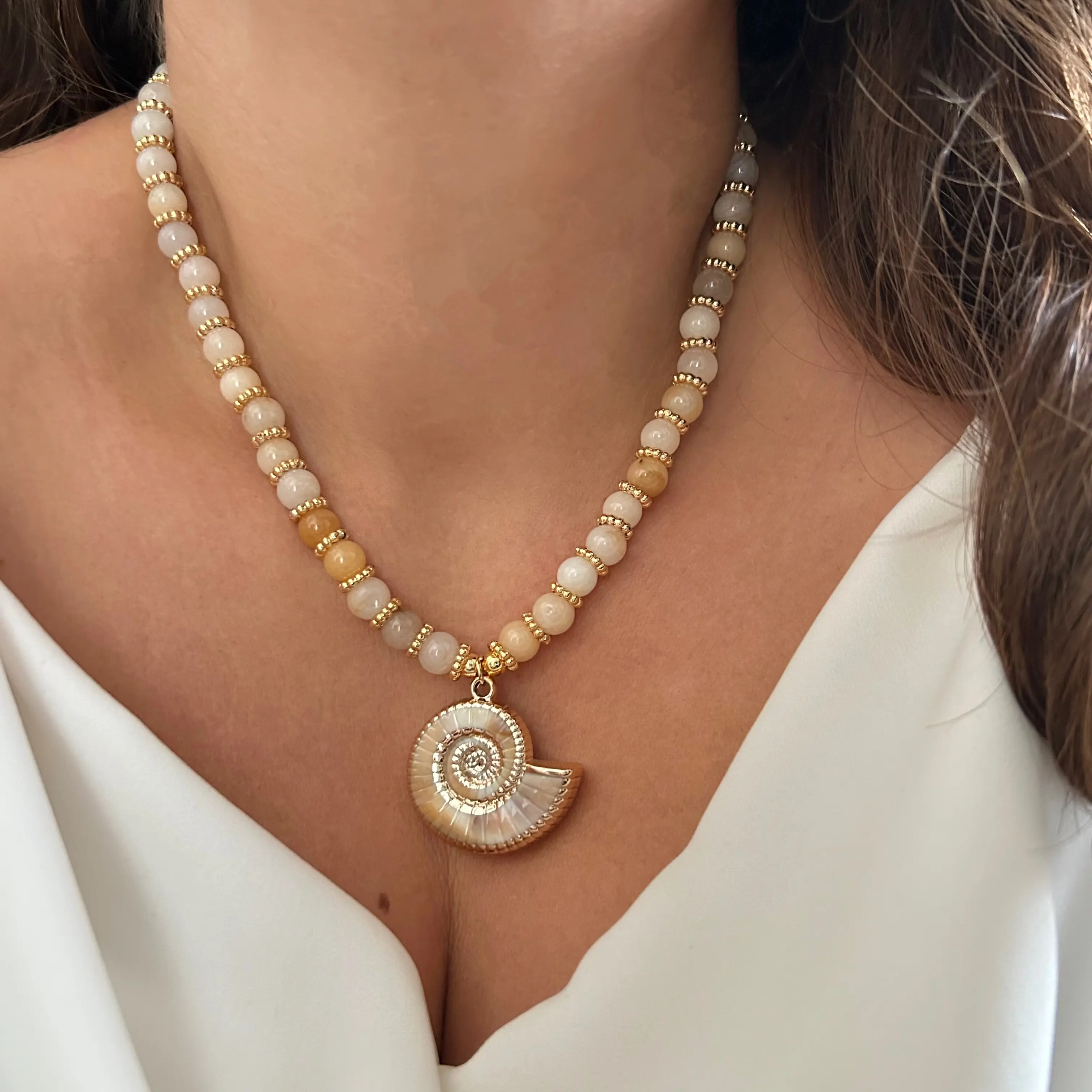 Akik Taşlı Özel Tasarım Deniz Kabuğu Kolye