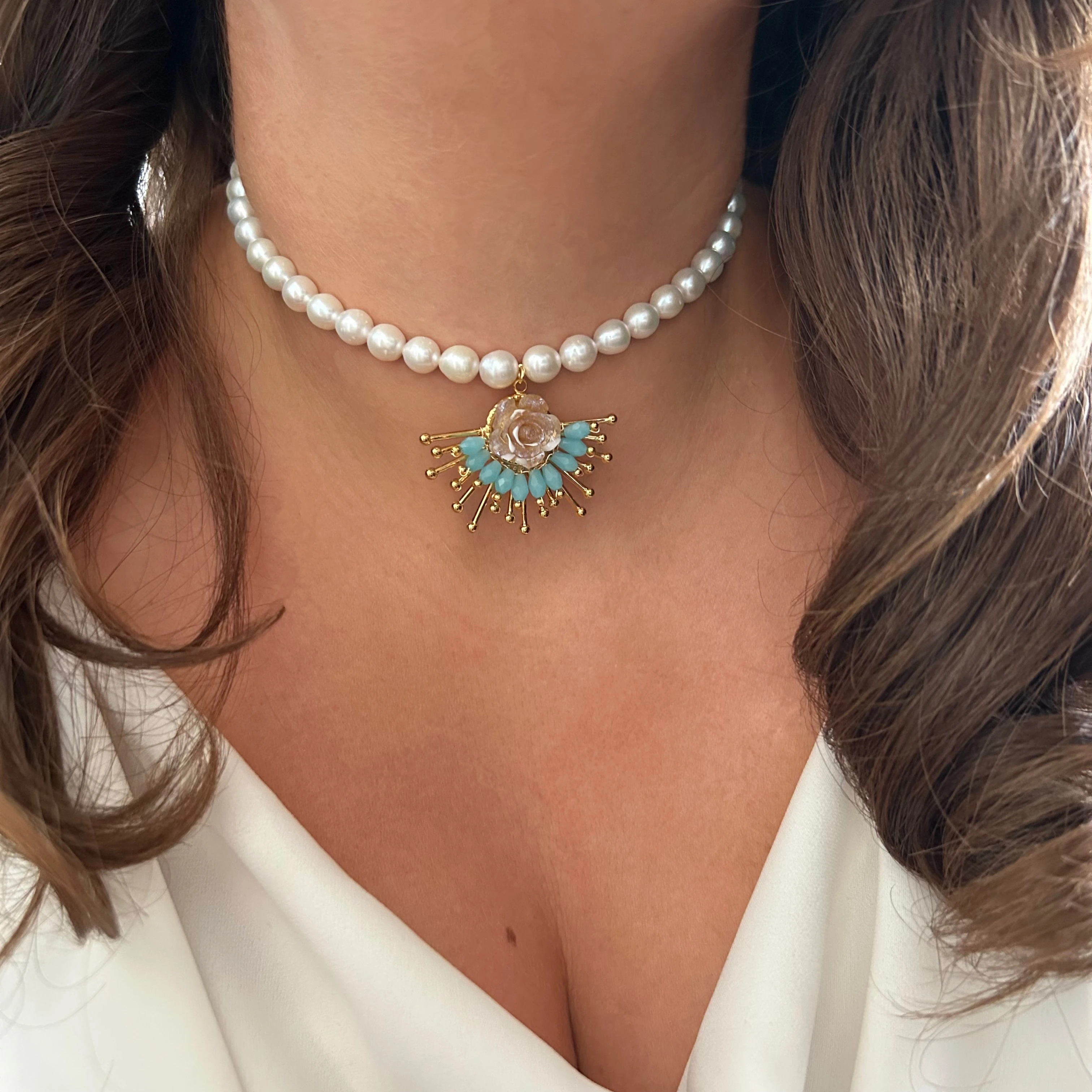 Özel Seri Çiçek Detaylı İnci Kolye