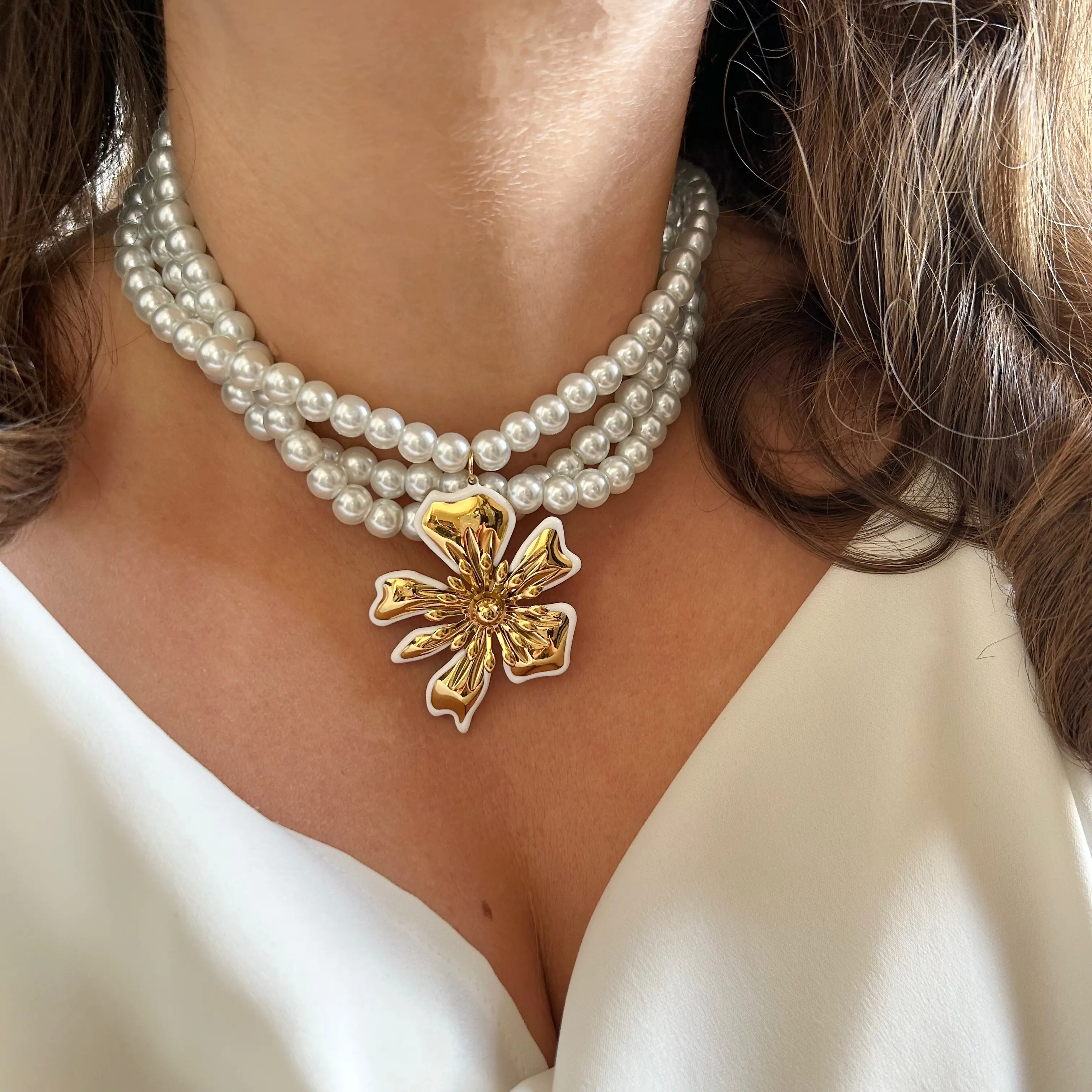 Üç Sıralı Cam İnci Çiçek Kolye 