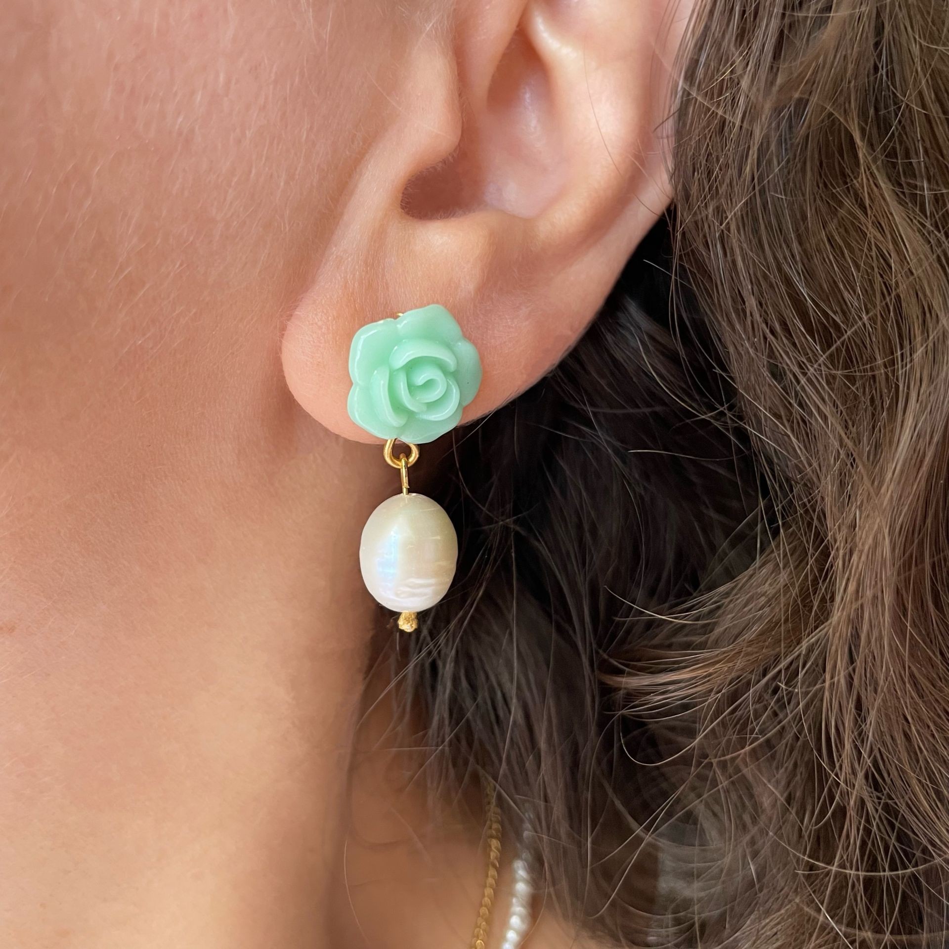 Rose & Pearl Gül Detaylı Tek İnci Küpe