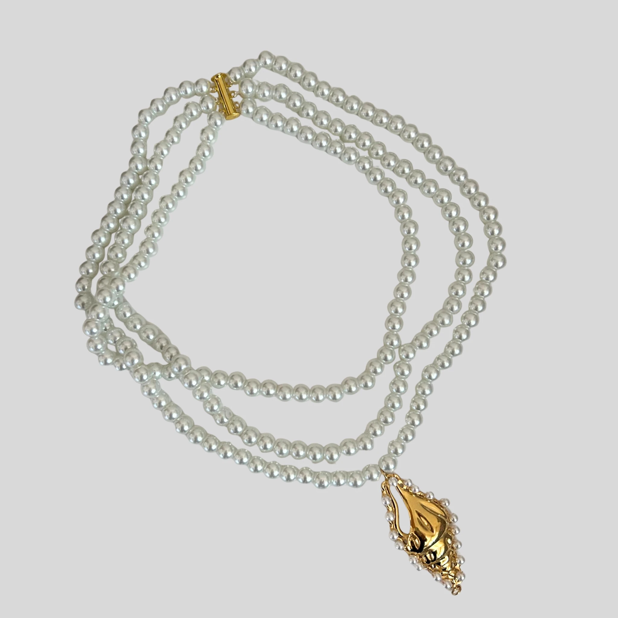 Üç Sıralı Cam İnci Deniz Kabuğu Kolye 