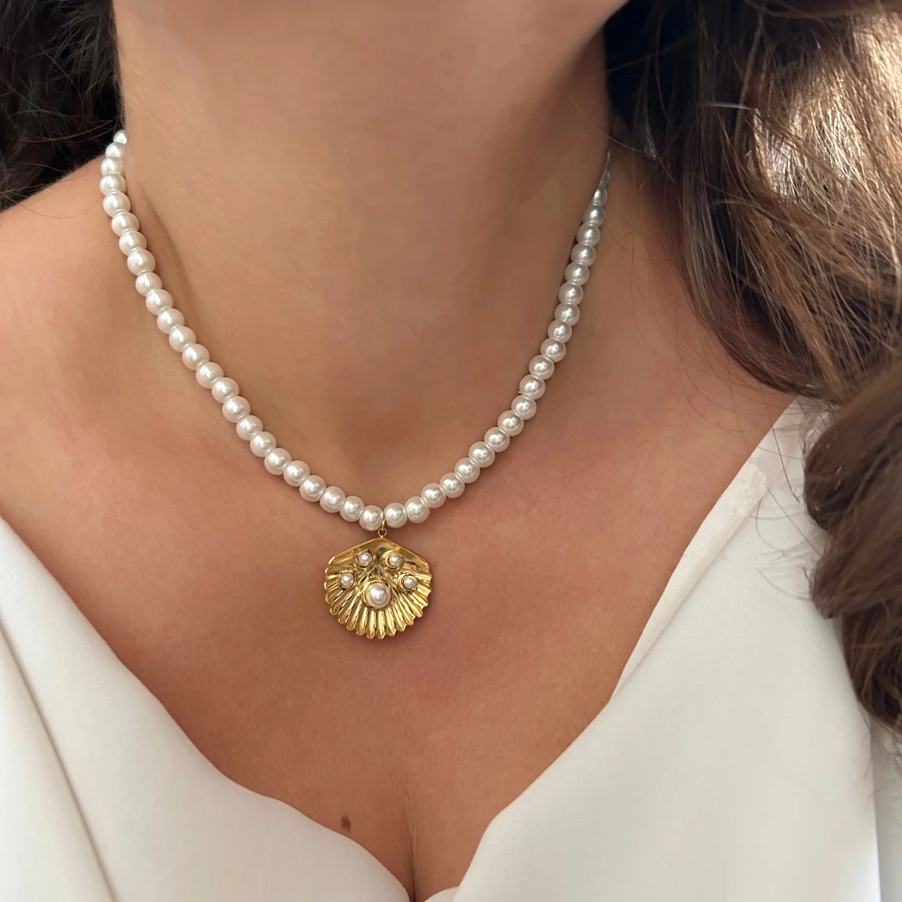 İstiridye Detaylı Cam İnci Kolye