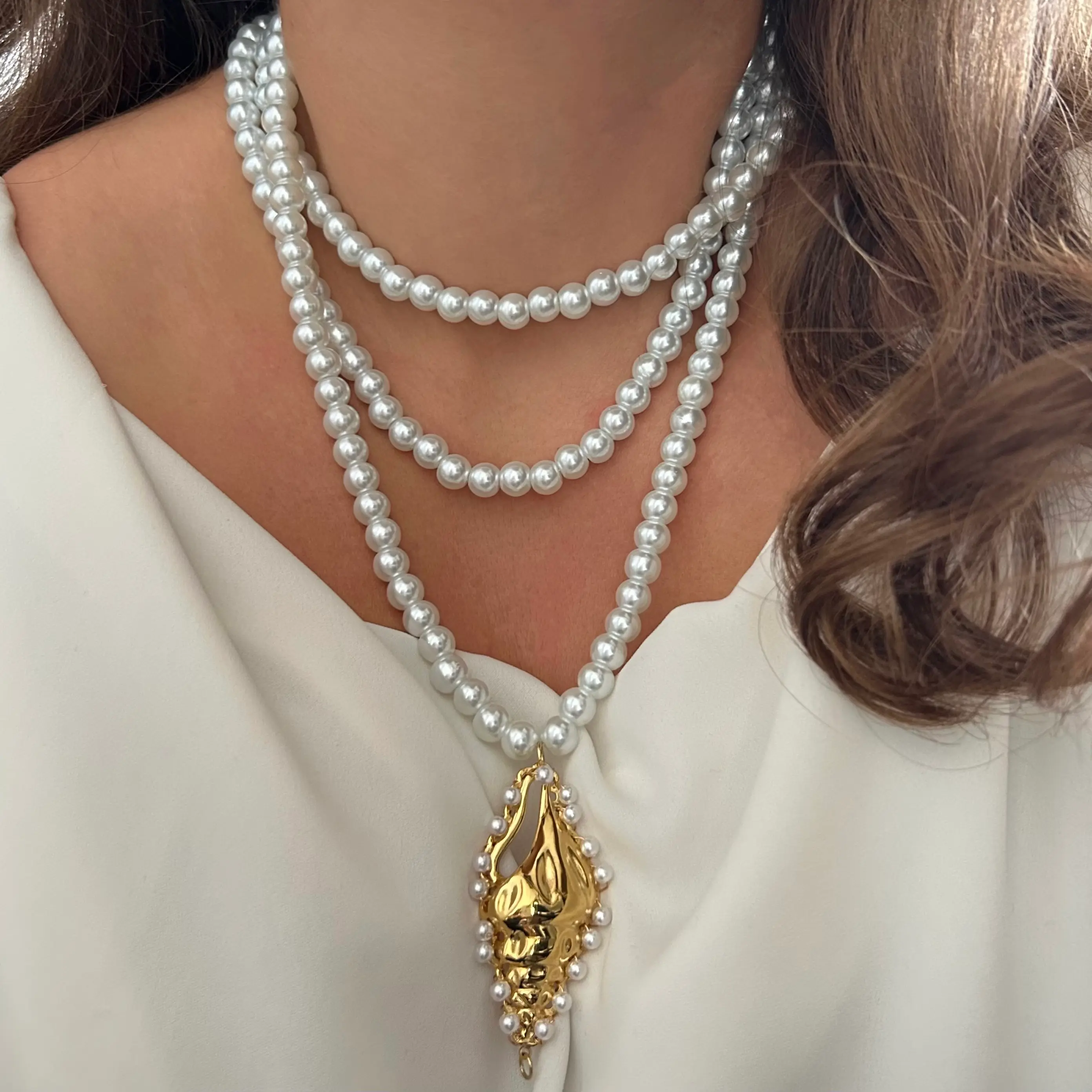 Üç Sıralı Cam İnci Deniz Kabuğu Kolye 