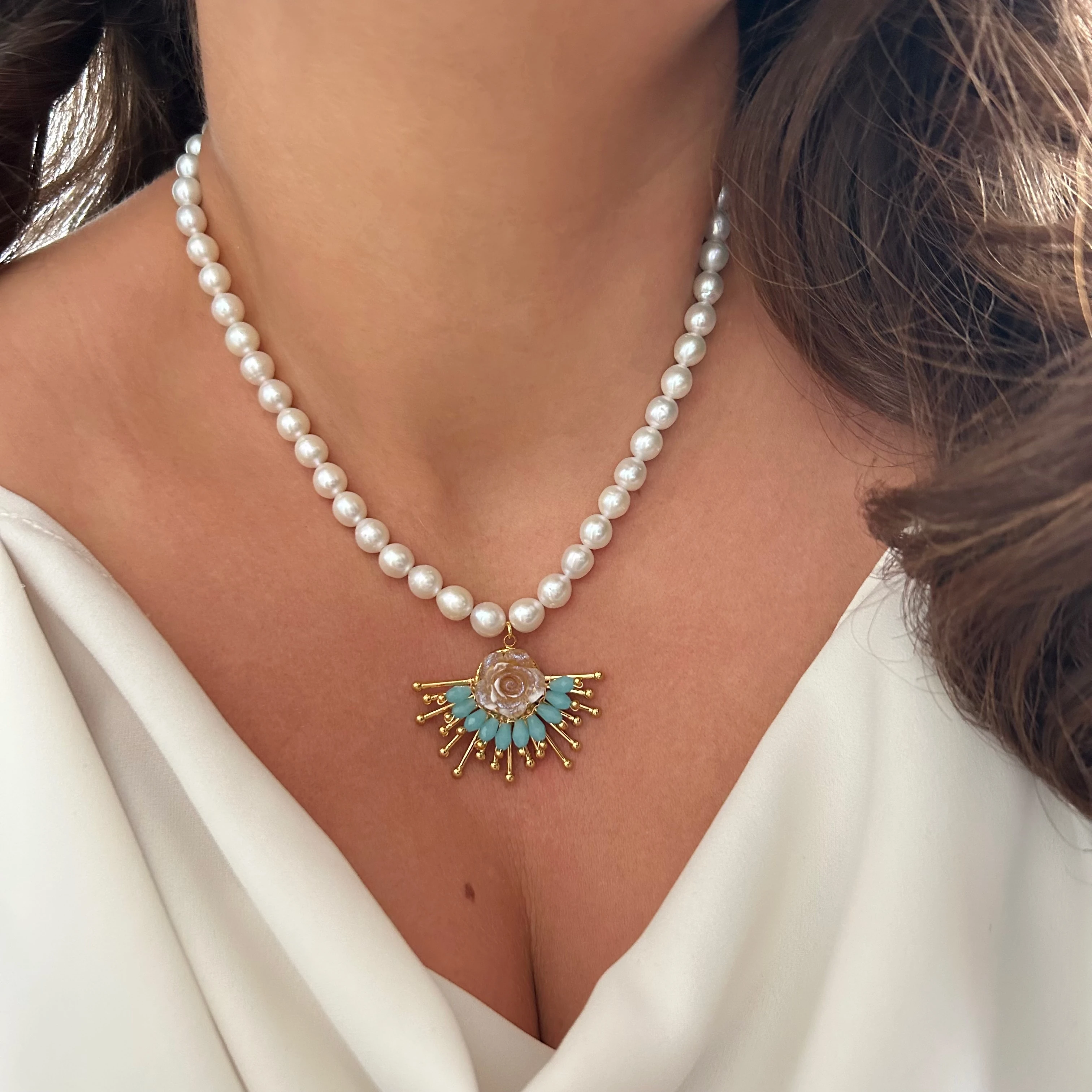 Özel Seri Çiçek Detaylı İnci Kolye