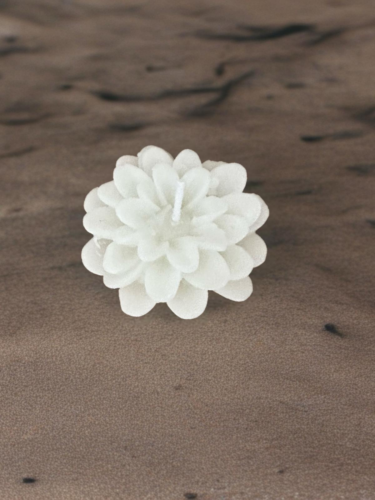 BEYAZ LOTUS ÇİÇEĞİ DEKORATİF MUM 