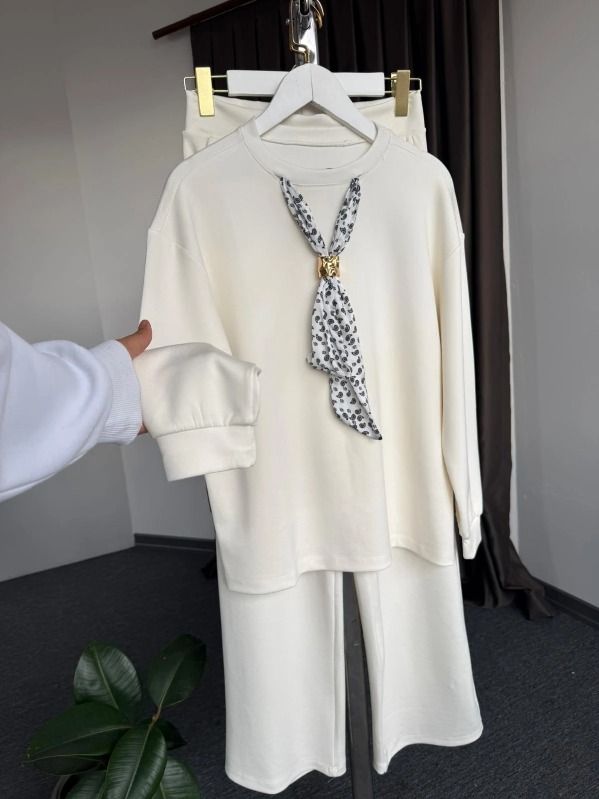 Yakası fülarlı oysh takım BEYAZ