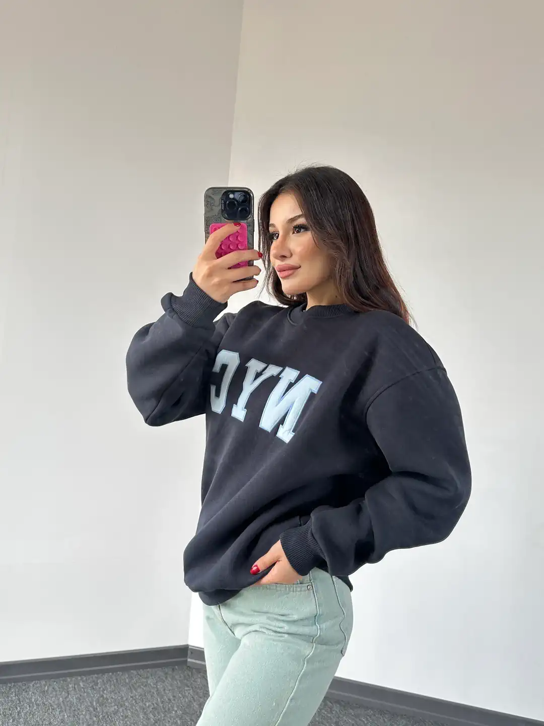 NYC nakışlı siyah sweat