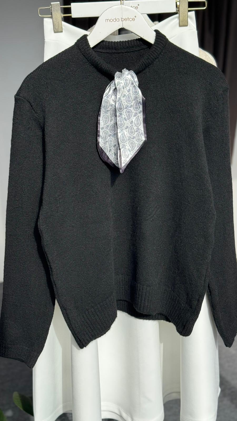 yakası fularlı yün kazak SİYAH